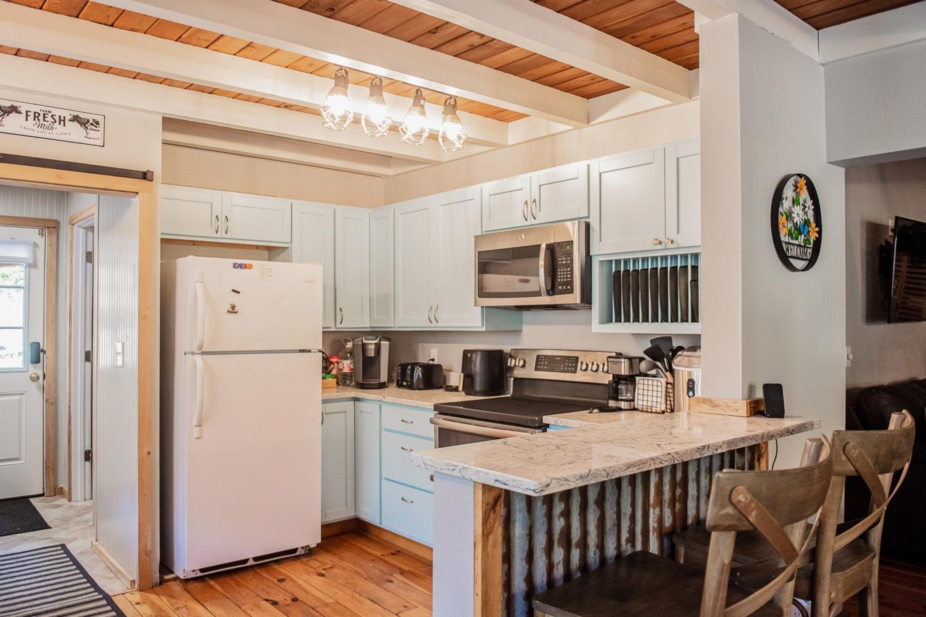 Riverfront Home with Views in Kalama, Pets Welcome!