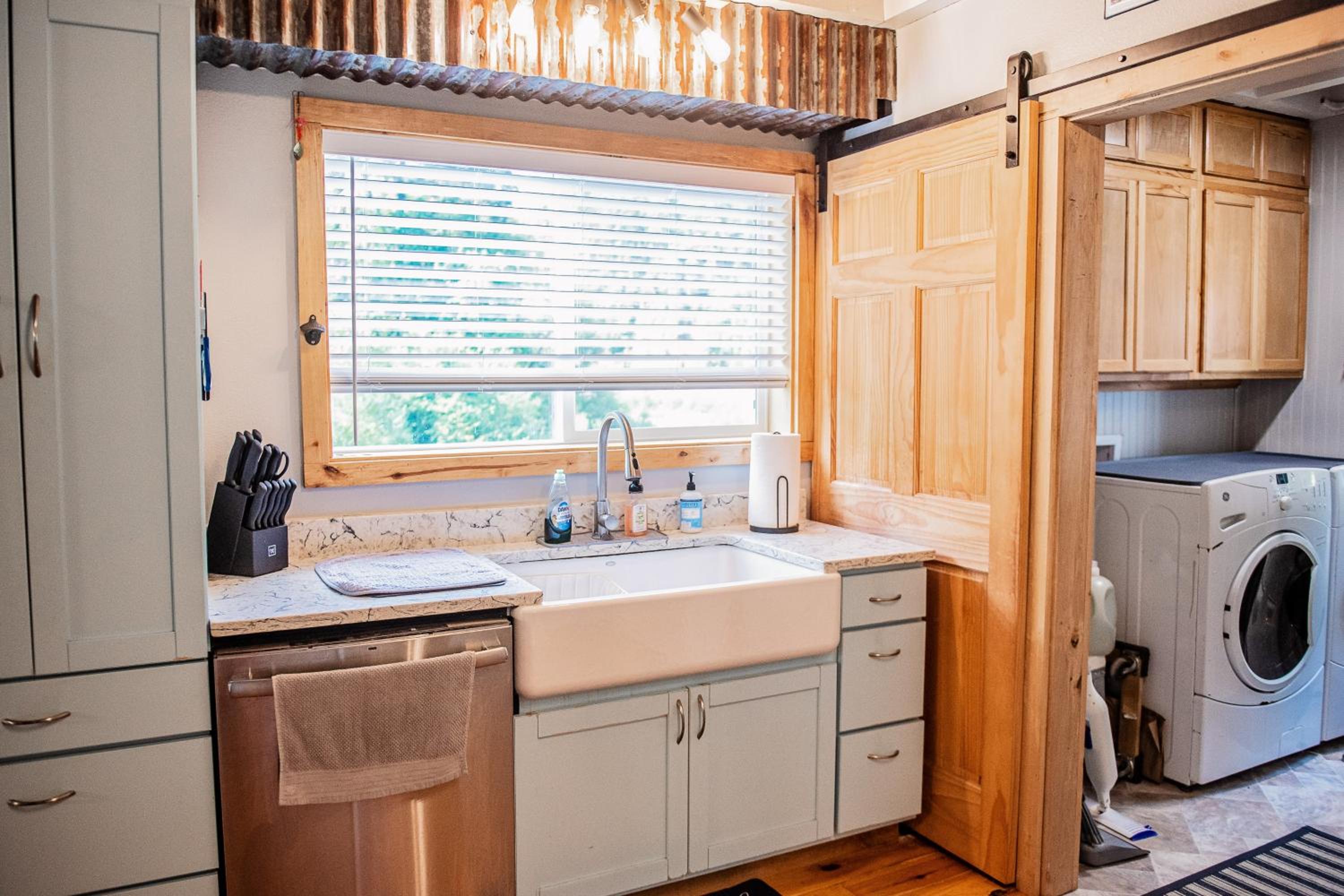 Riverfront Home with Views in Kalama, Pets Welcome!