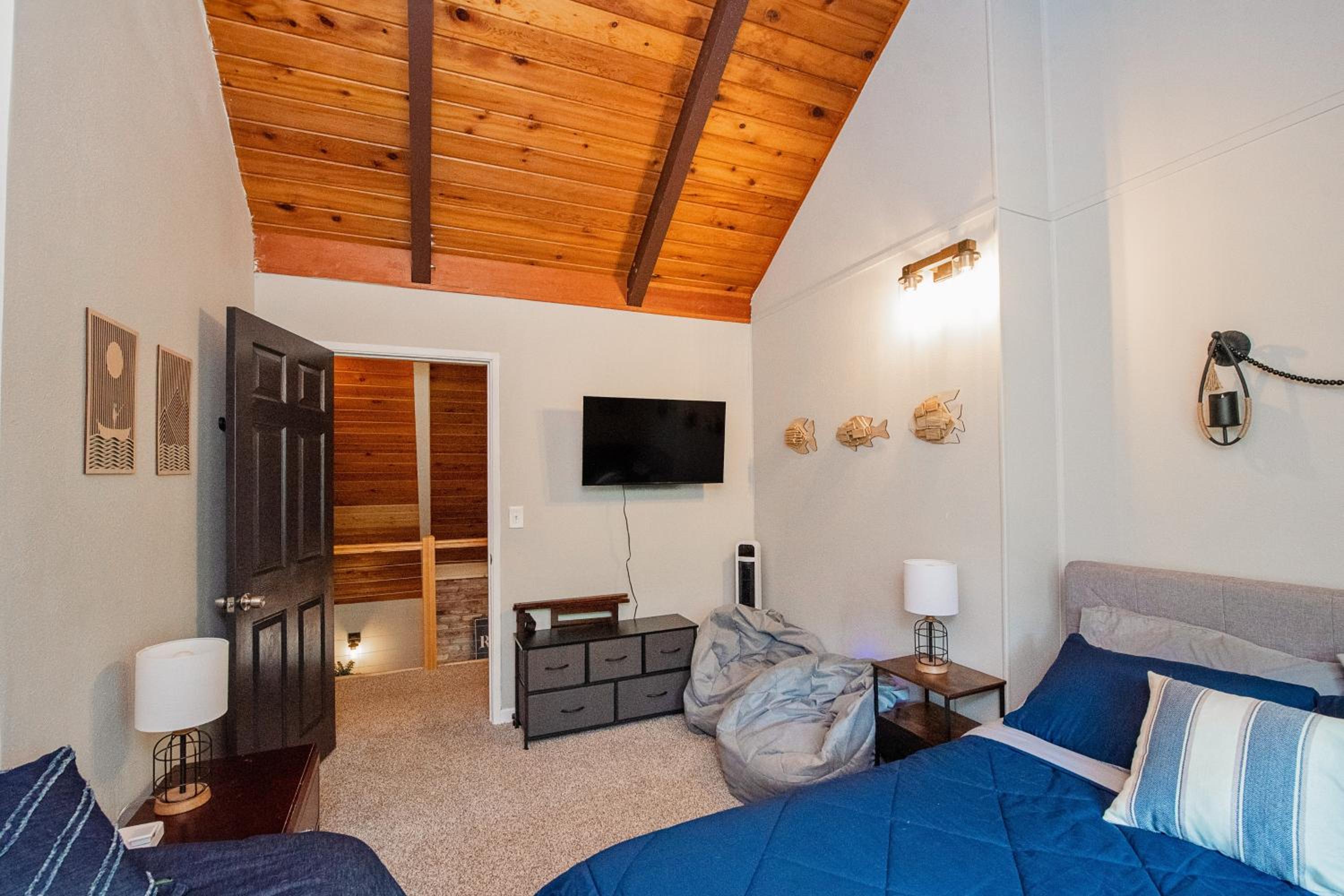 Riverfront Home with Views in Kalama, Pets Welcome!