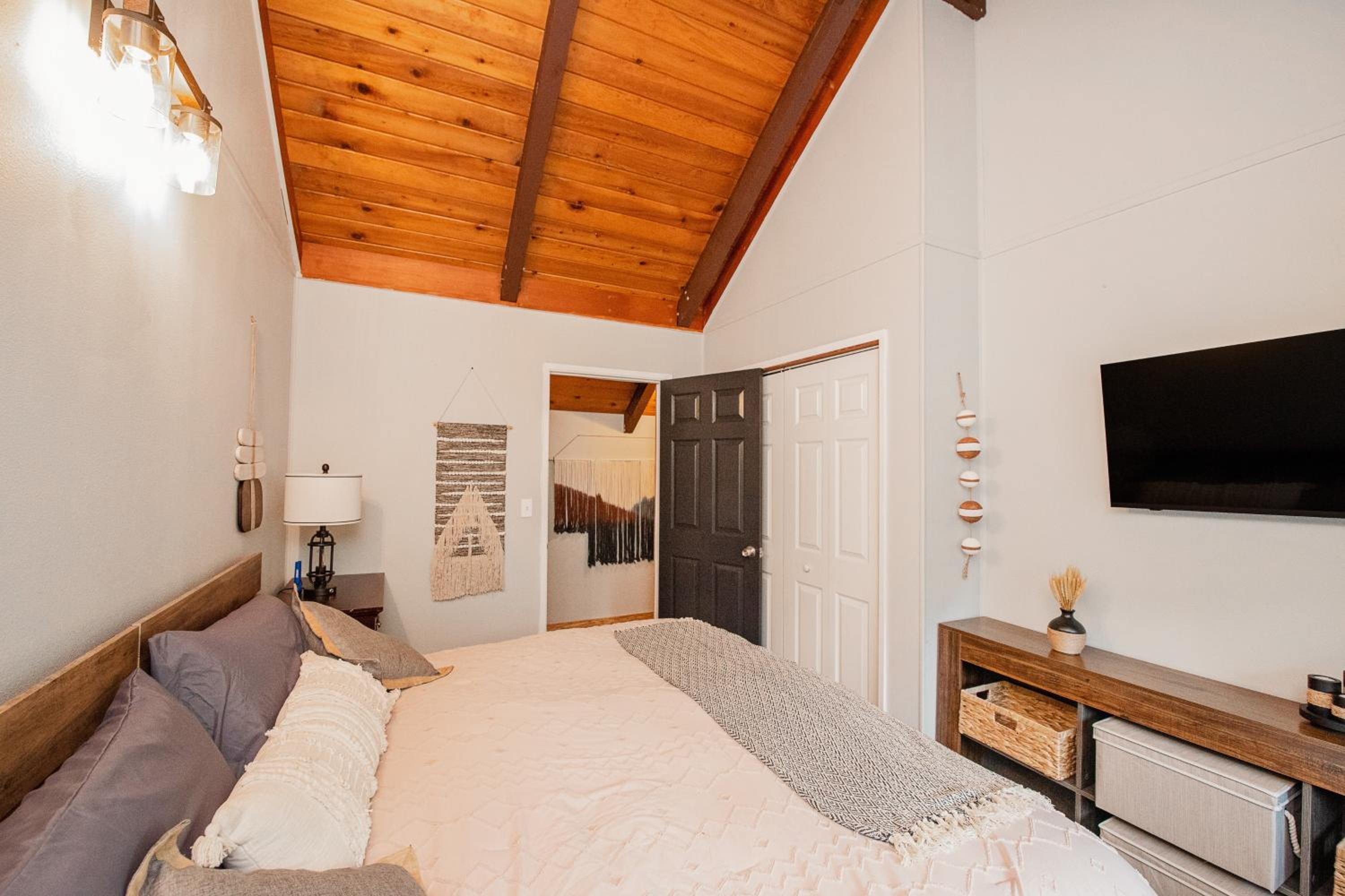 Riverfront Home with Views in Kalama, Pets Welcome!