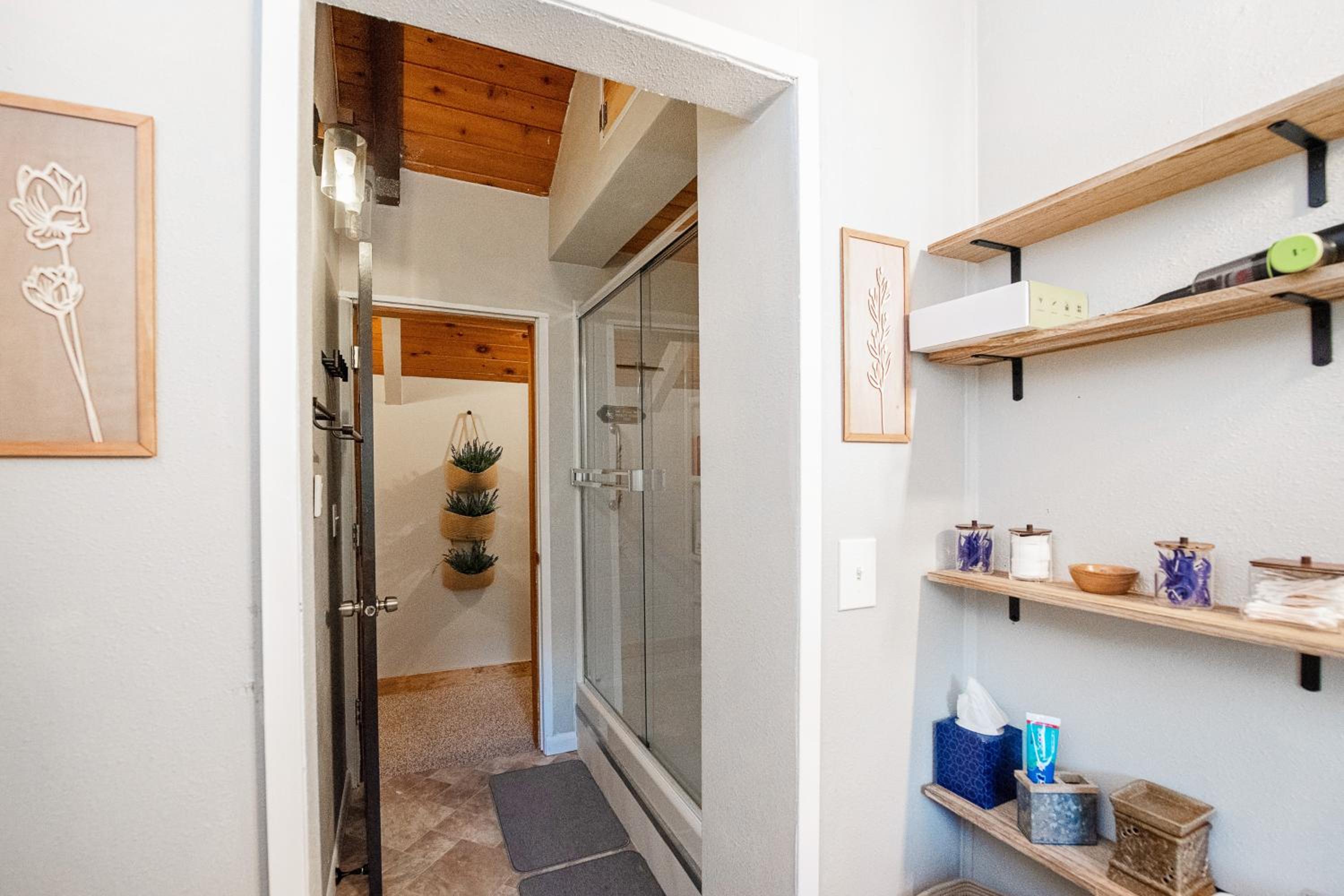 Riverfront Home with Views in Kalama, Pets Welcome!