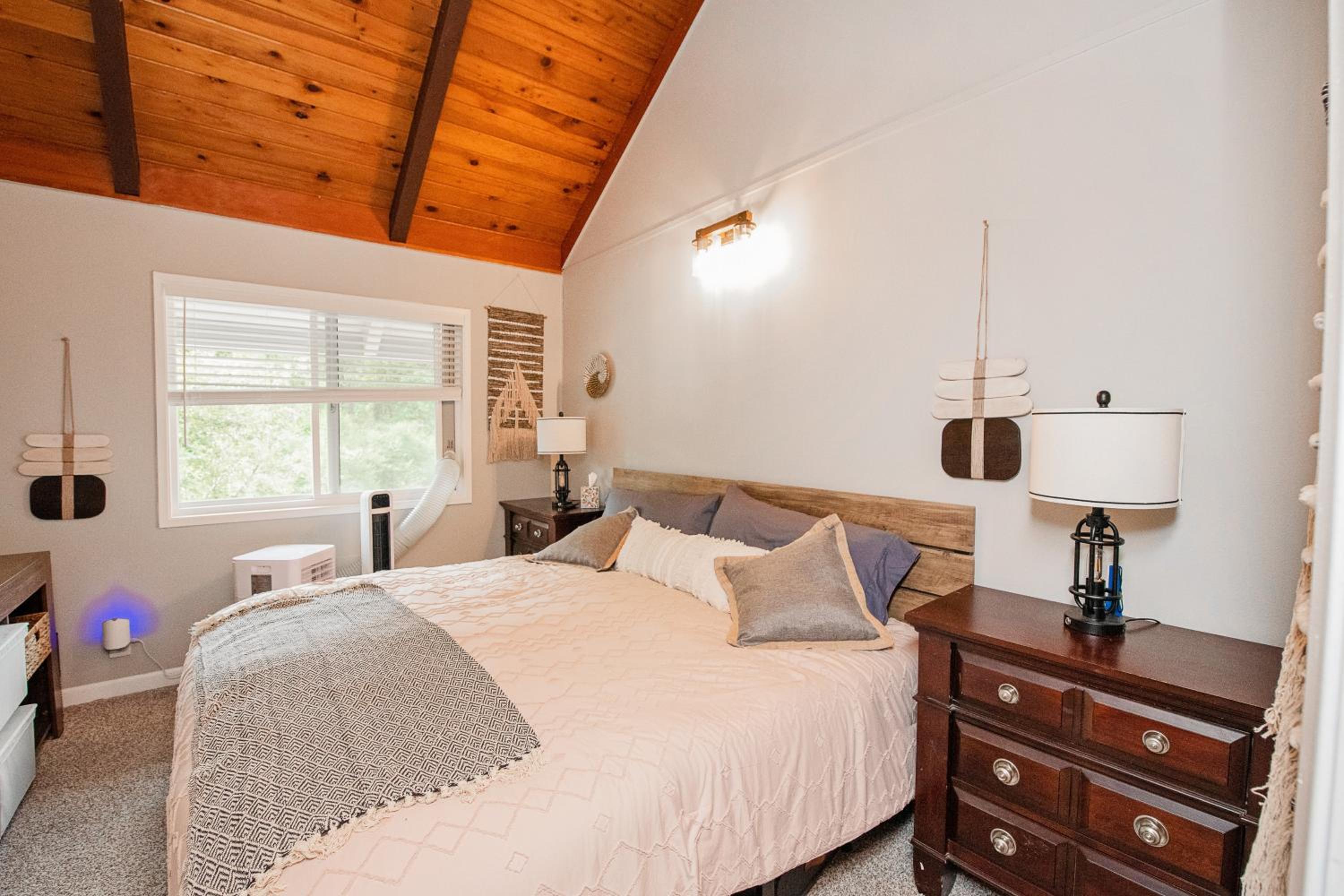 Riverfront Home with Views in Kalama, Pets Welcome!