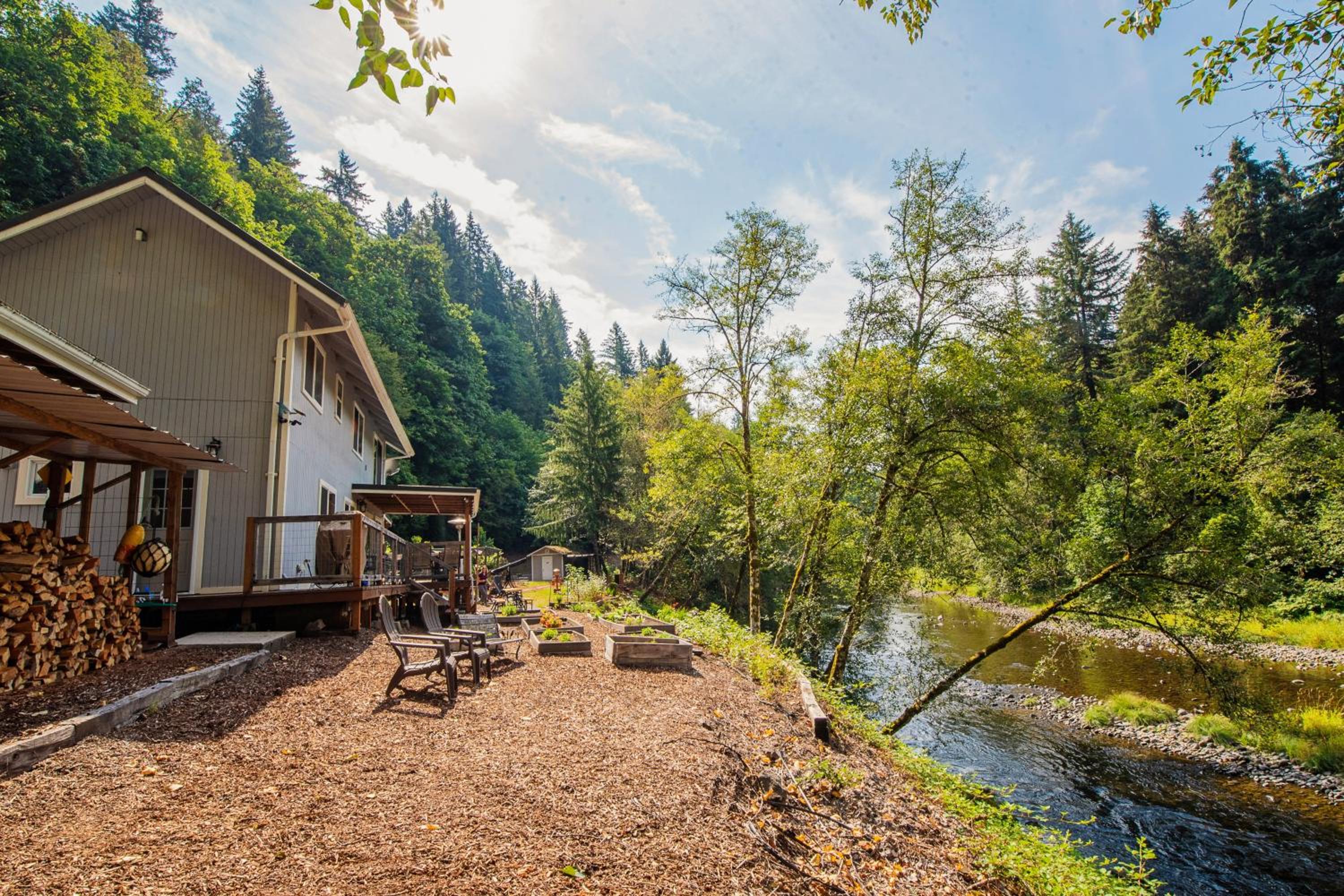 Riverfront Home with Views in Kalama, Pets Welcome!
