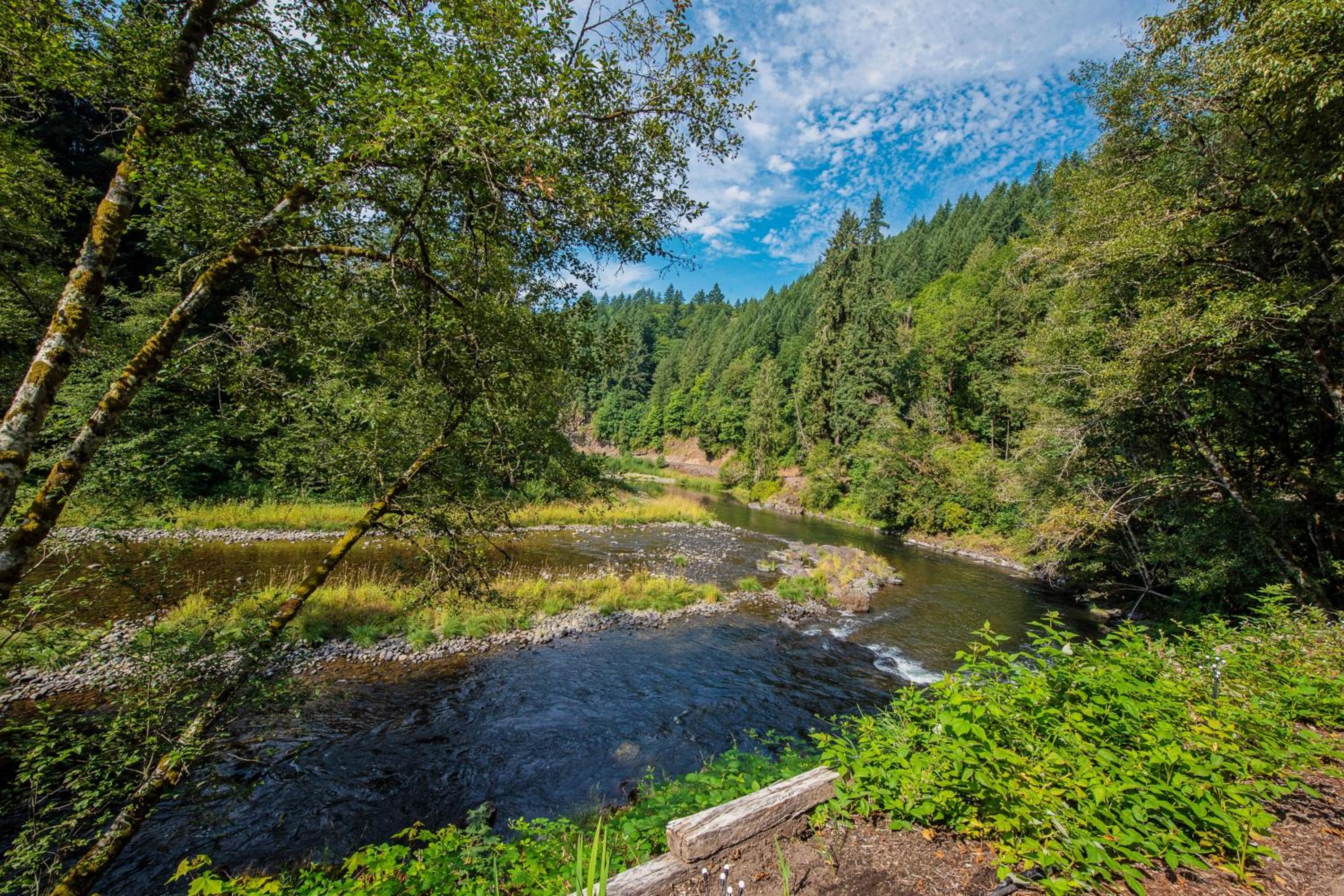 Riverfront Home with Views in Kalama, Pets Welcome!