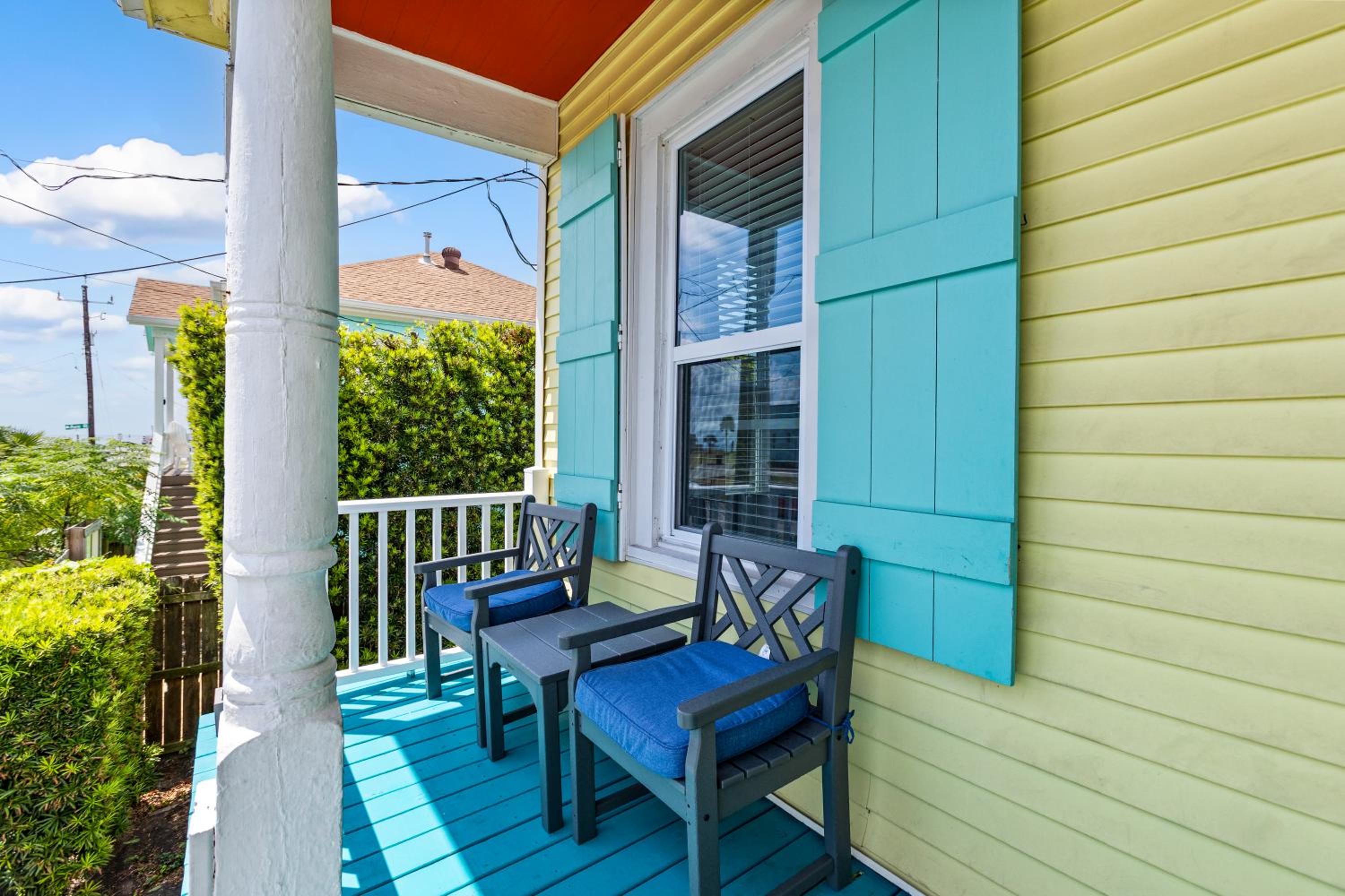 Family & Pet-Friendly - Walk to Beach & Pier