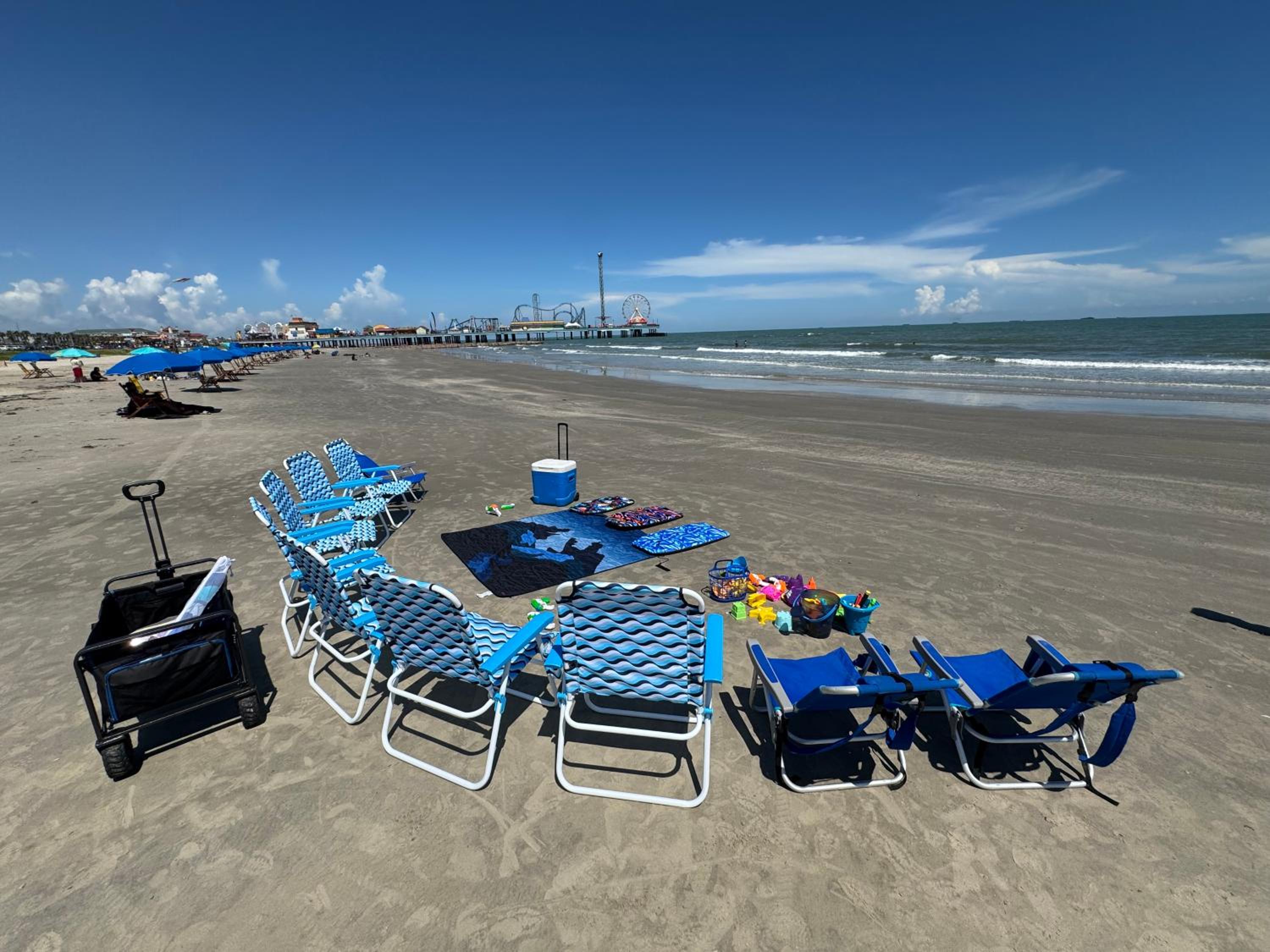 Family & Pet-Friendly - Walk to Beach & Pier
