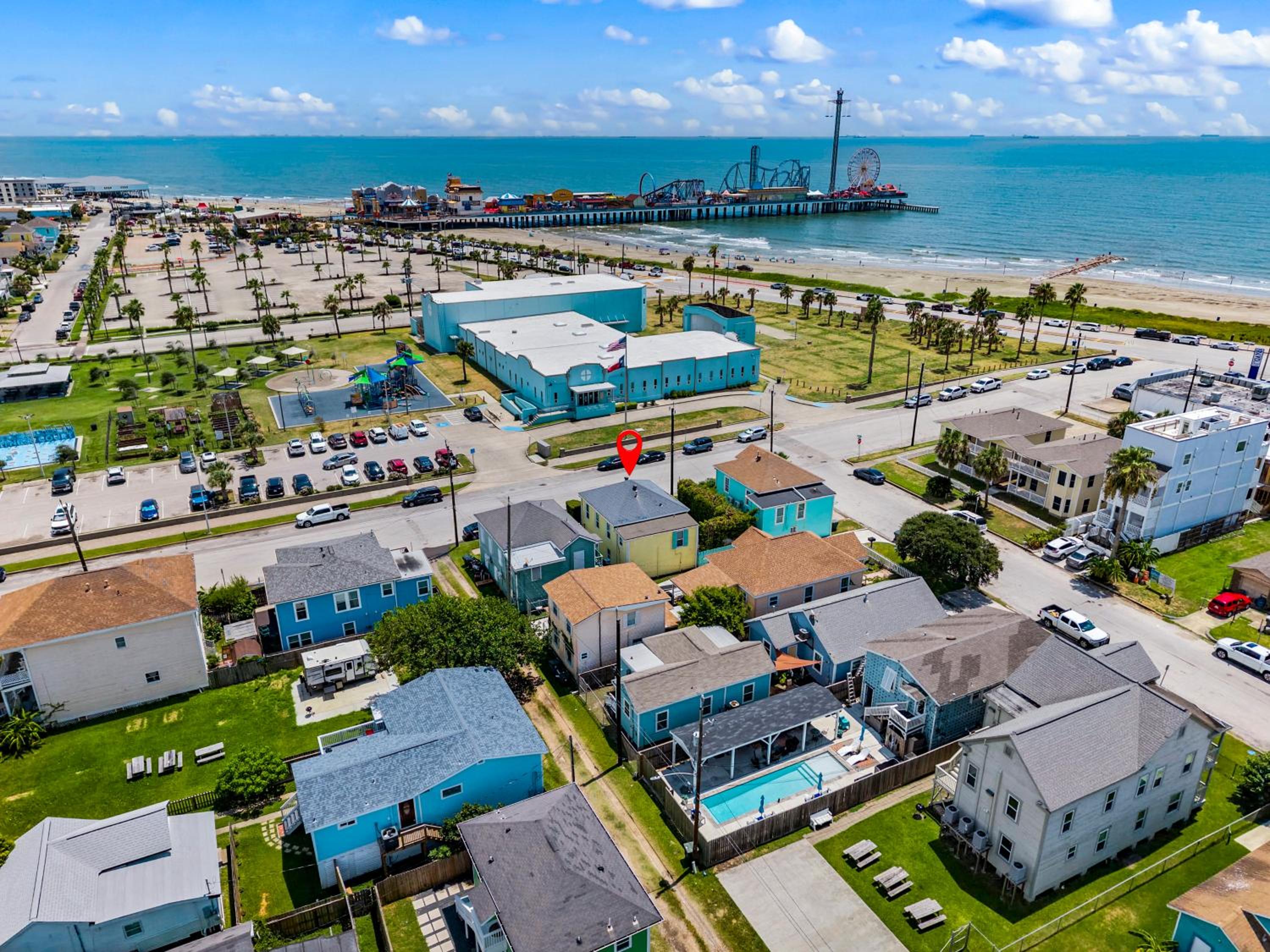 Family & Pet-Friendly - Walk to Beach & Pier