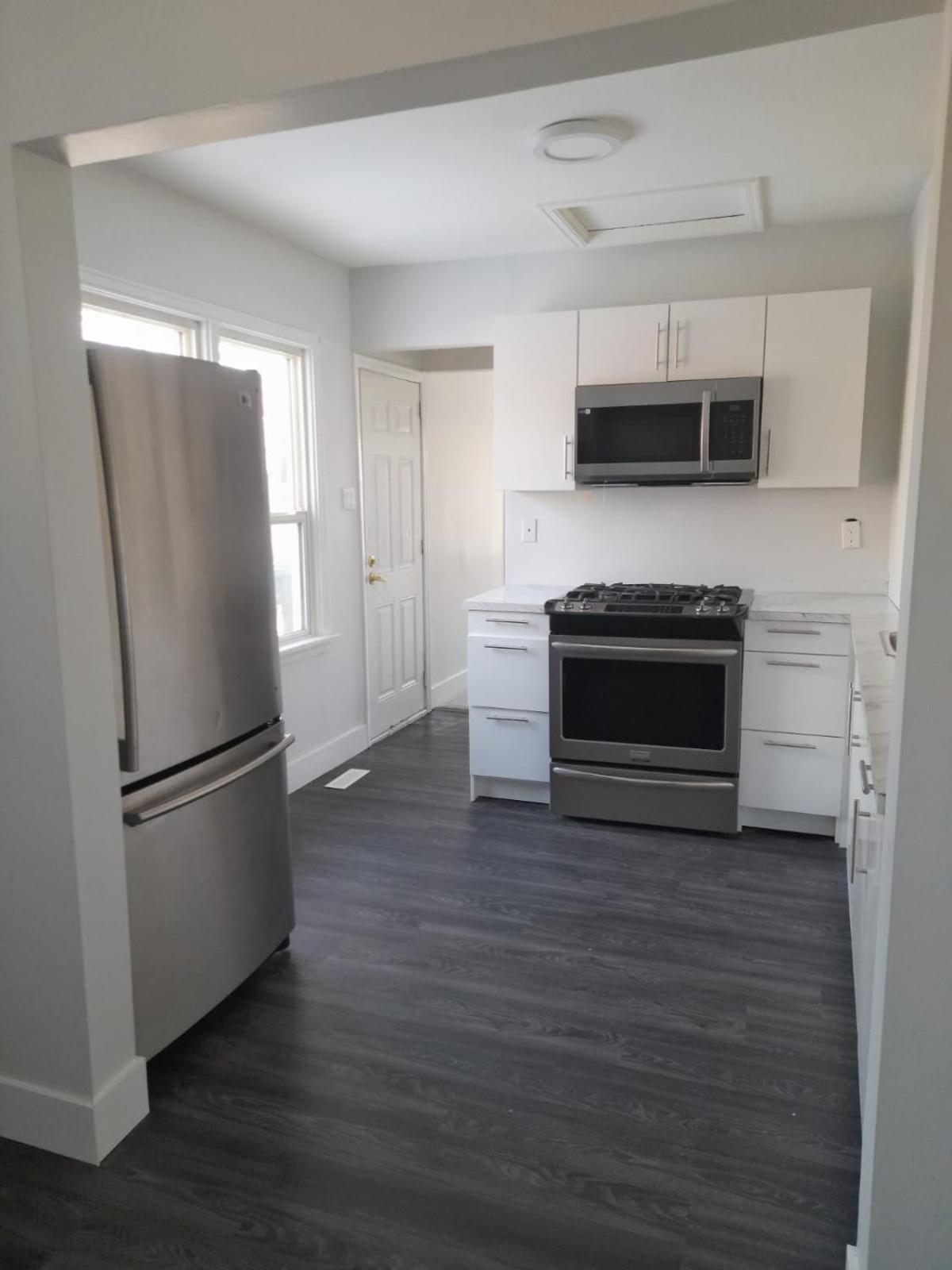 Bright & Chic 3-Bedroom Retreat for Family or Business by UofA Whyte Ave Downtown in Edmonton
