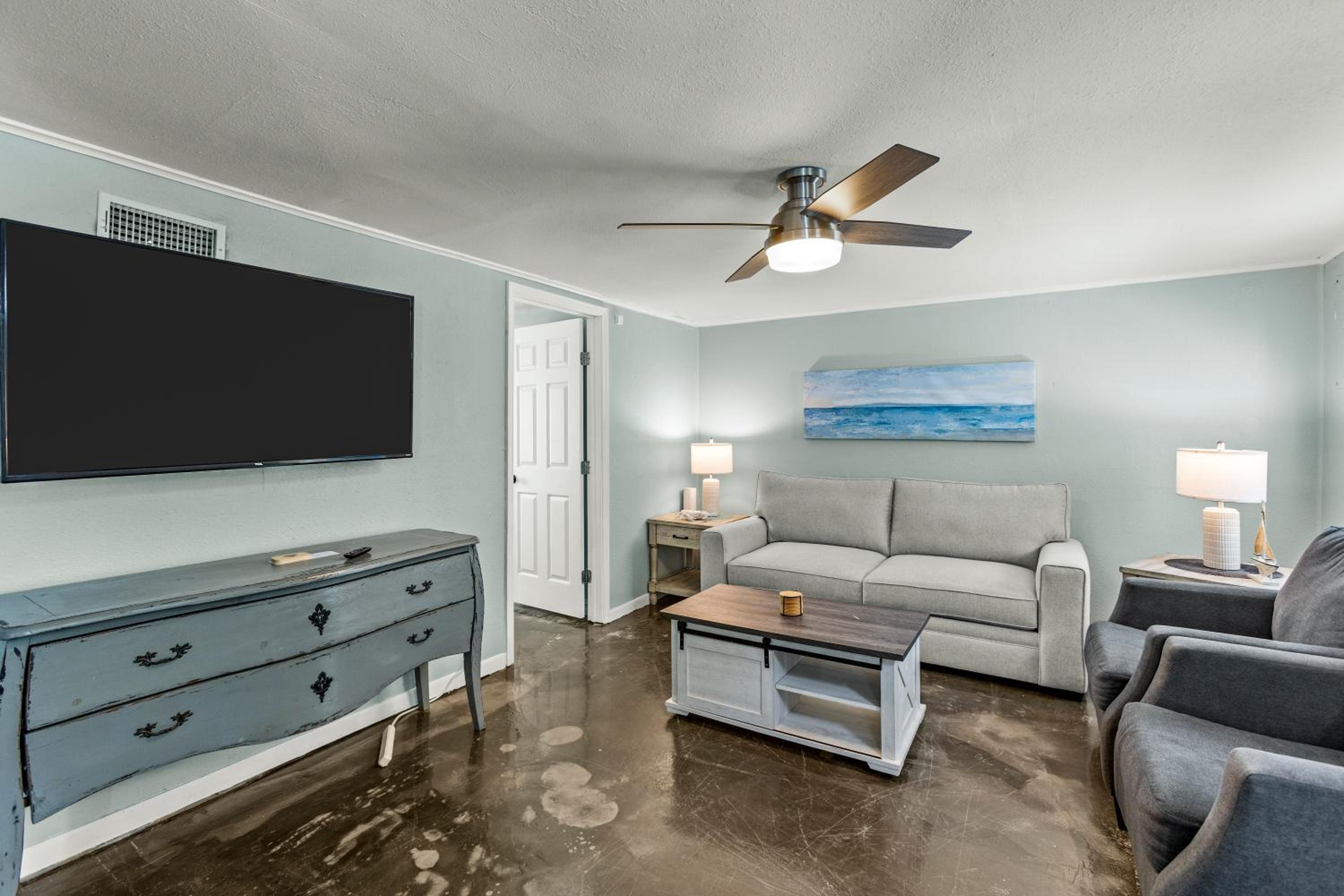 Family & Pet-Friendly - Walk to Beach & Pier