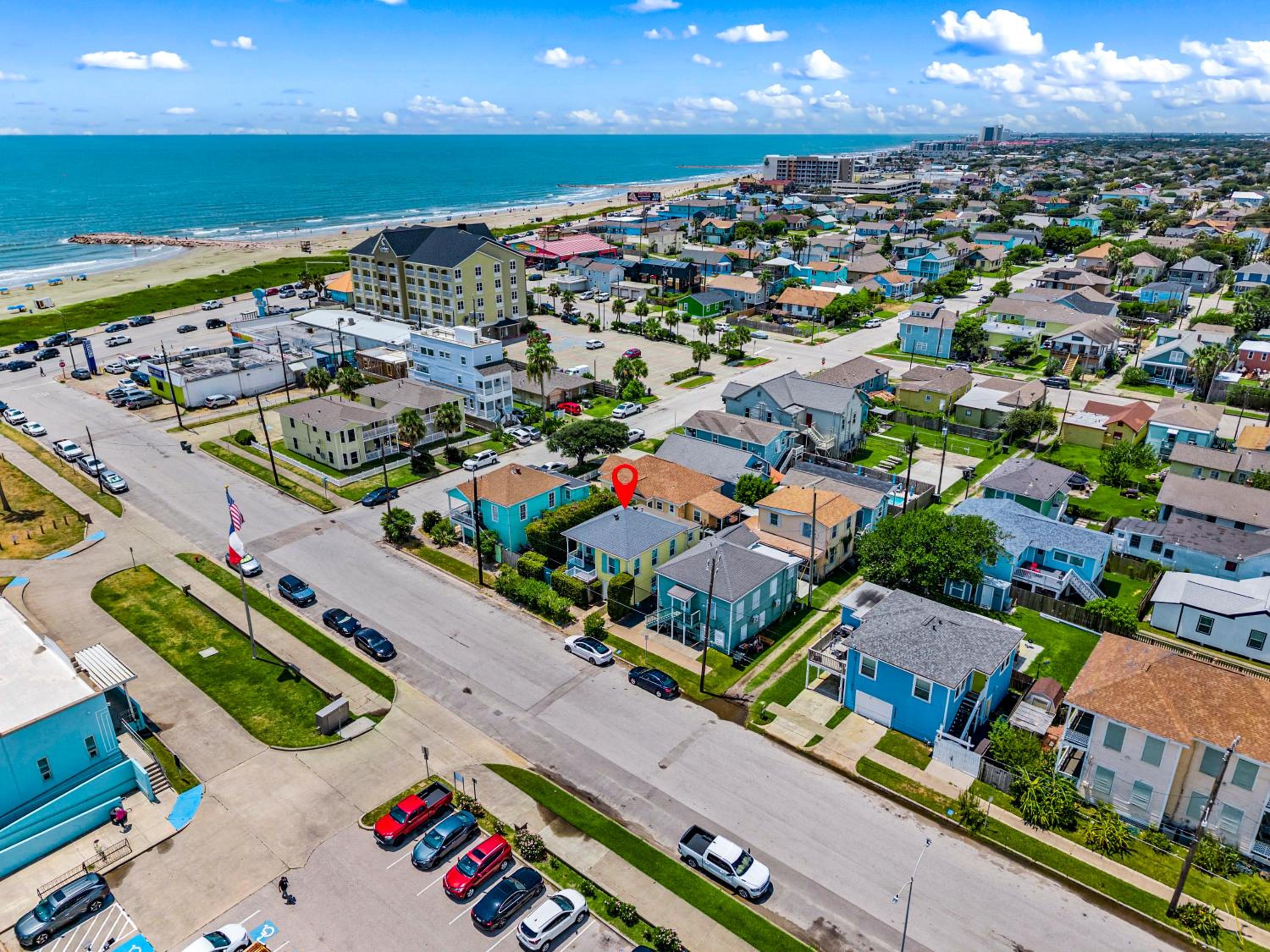 Family & Pet-Friendly - Walk to Beach & Pier