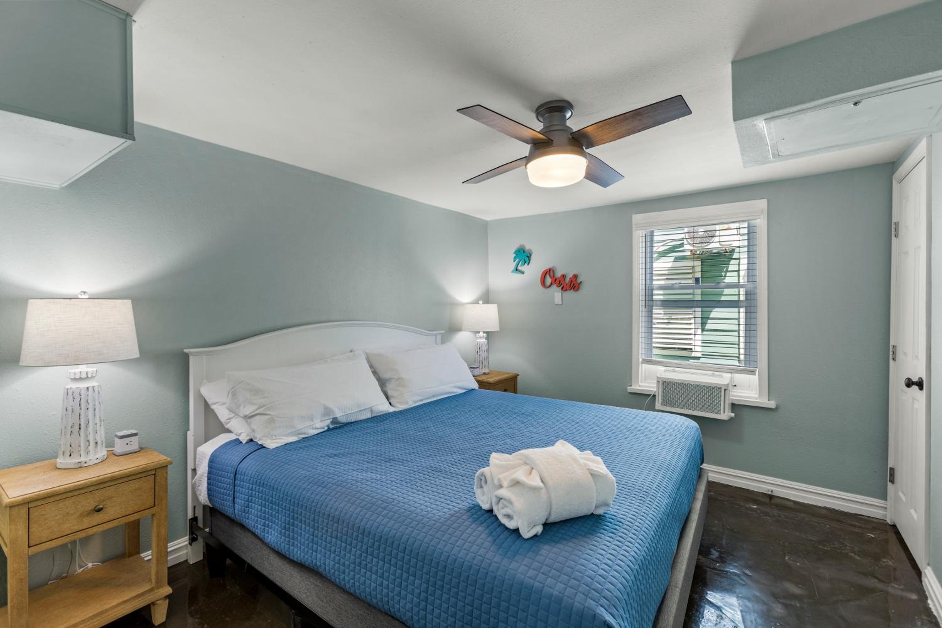 Family & Pet-Friendly - Walk to Beach & Pier