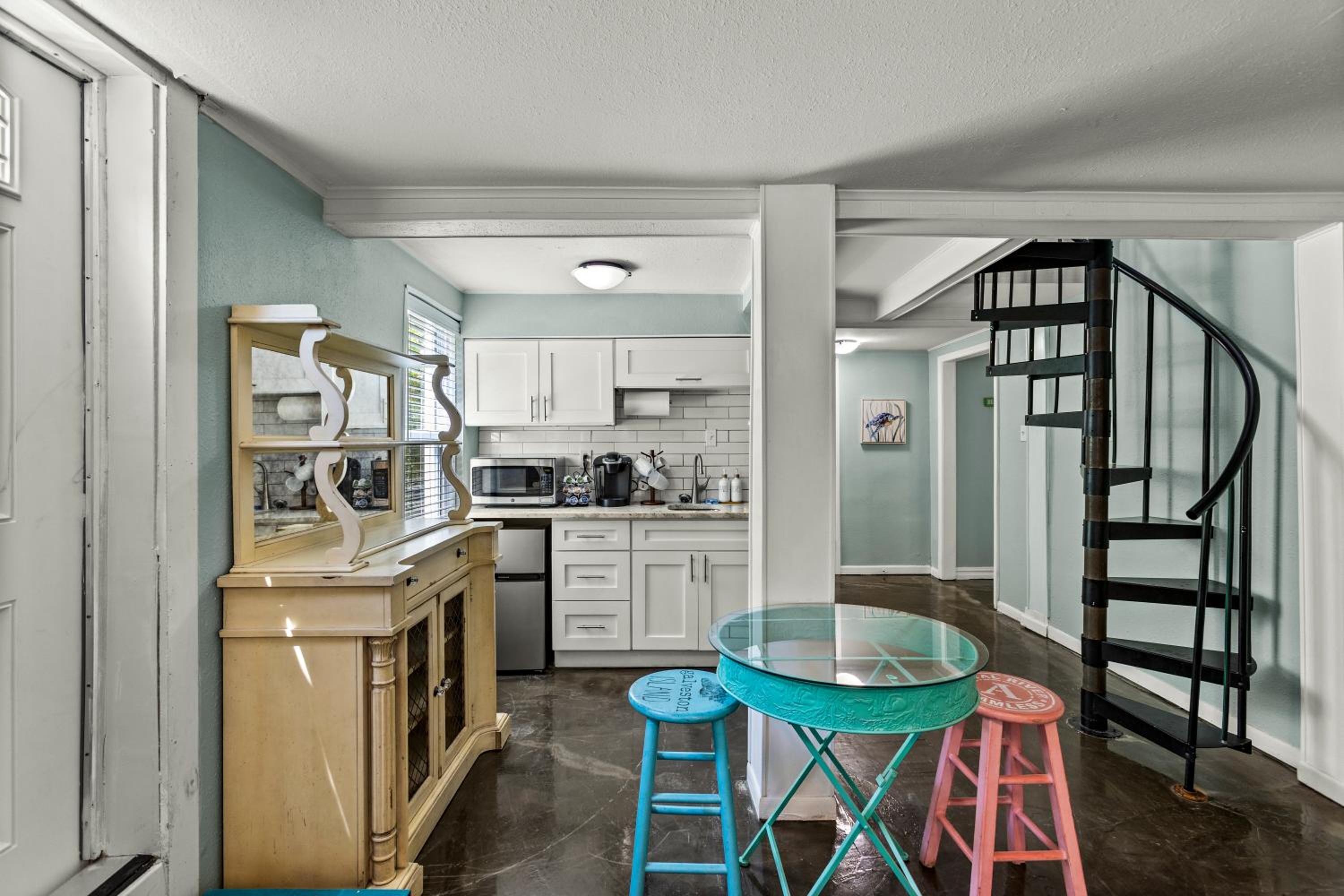 Family & Pet-Friendly - Walk to Beach & Pier