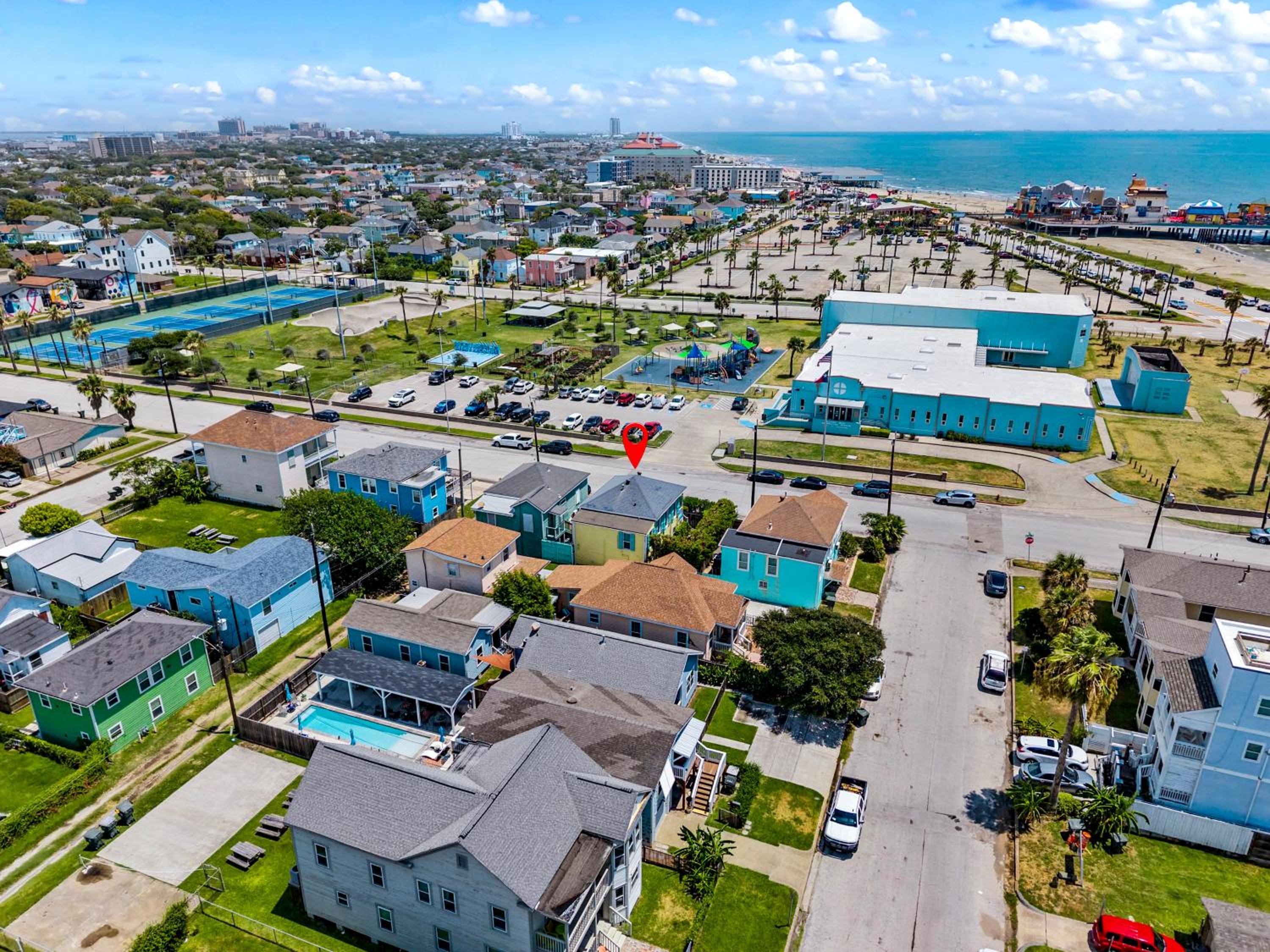 Family & Pet-Friendly - Walk to Beach & Pier