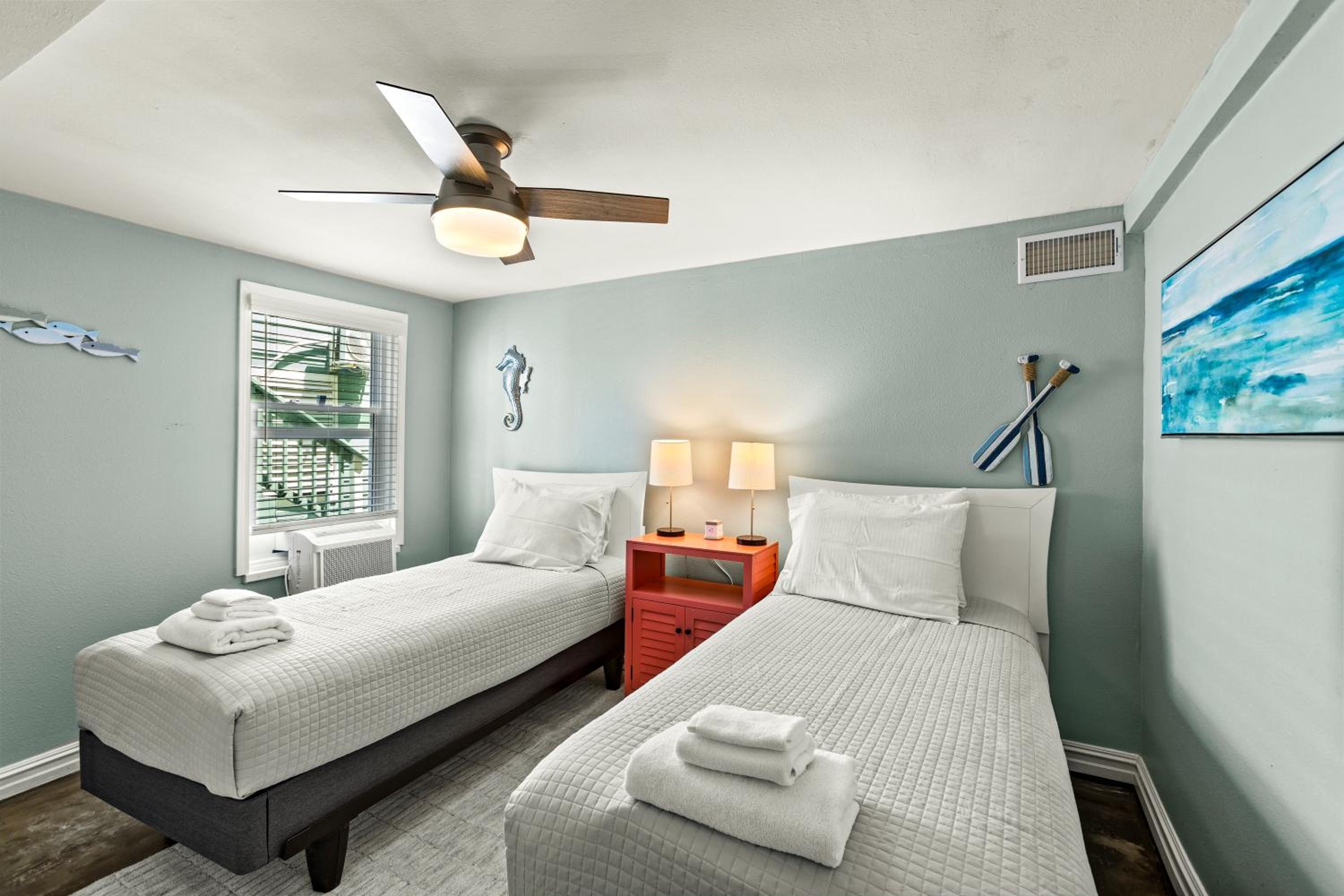 Family & Pet-Friendly - Walk to Beach & Pier