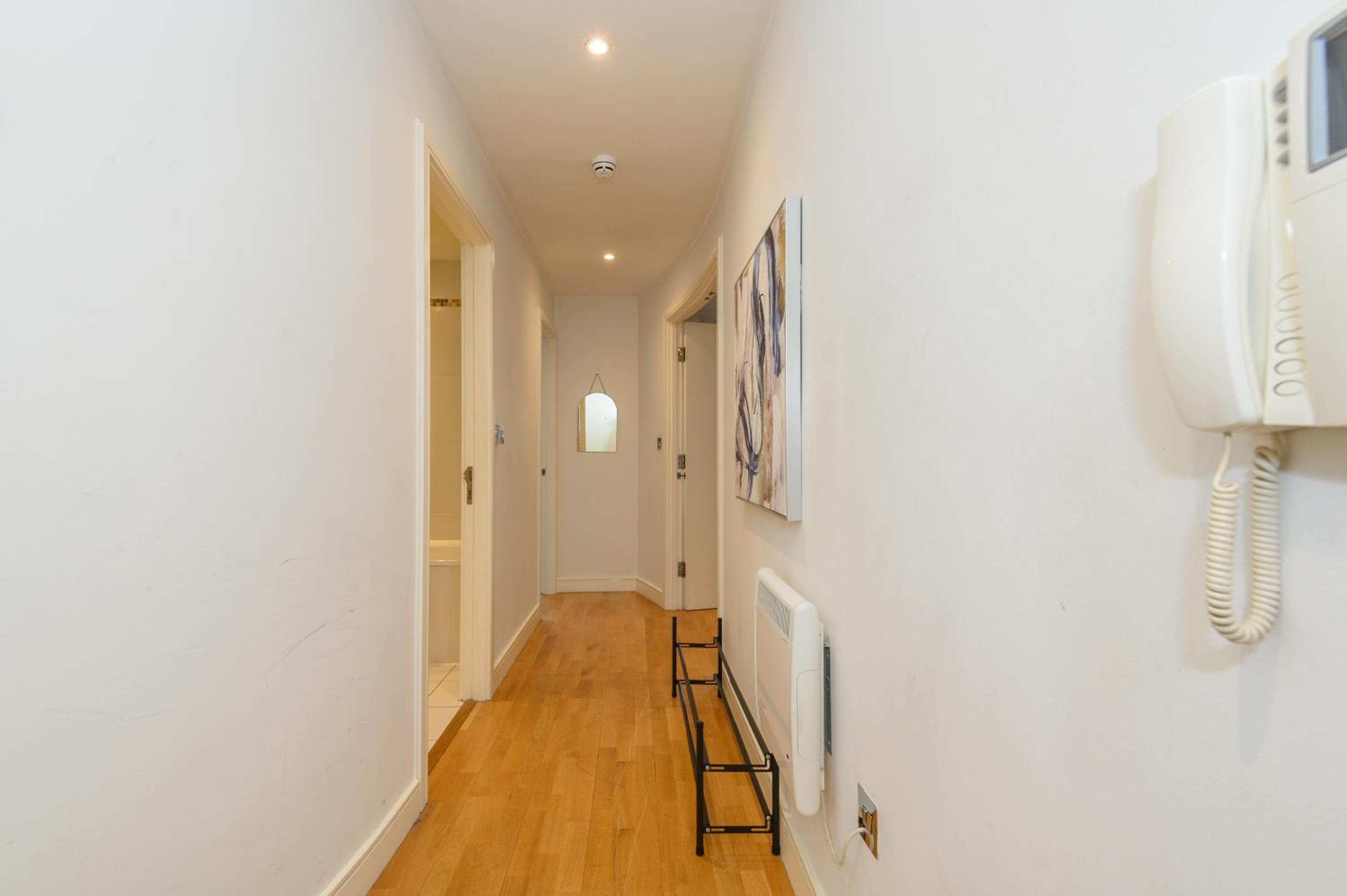Central Business Class Apartment - Luxury Living
