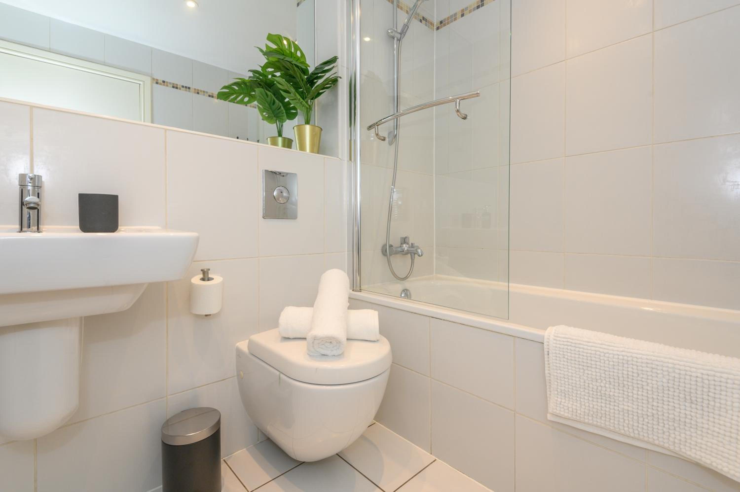 Central Business Class Apartment - Luxury Living