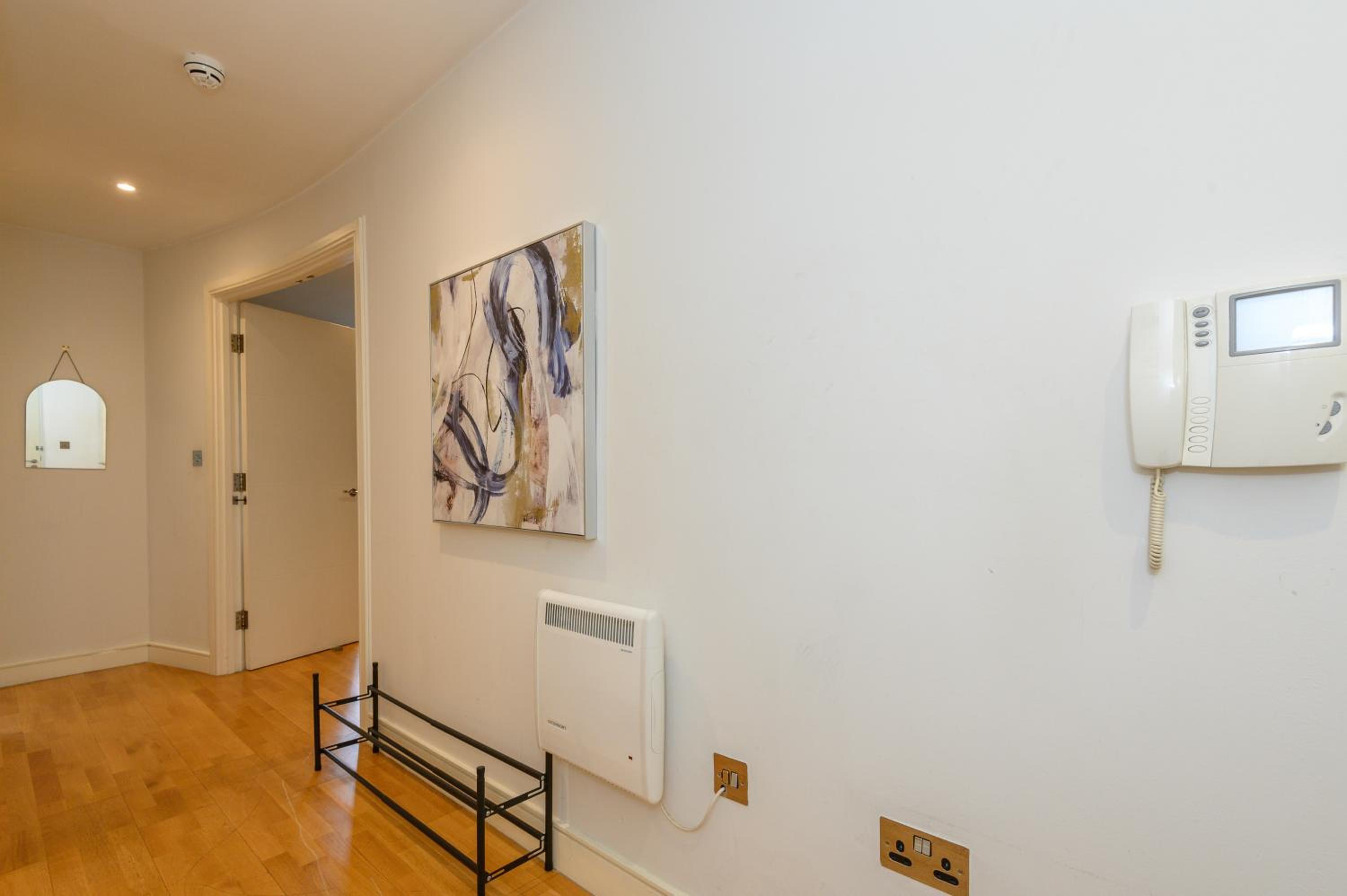 Central Business Class Apartment - Luxury Living