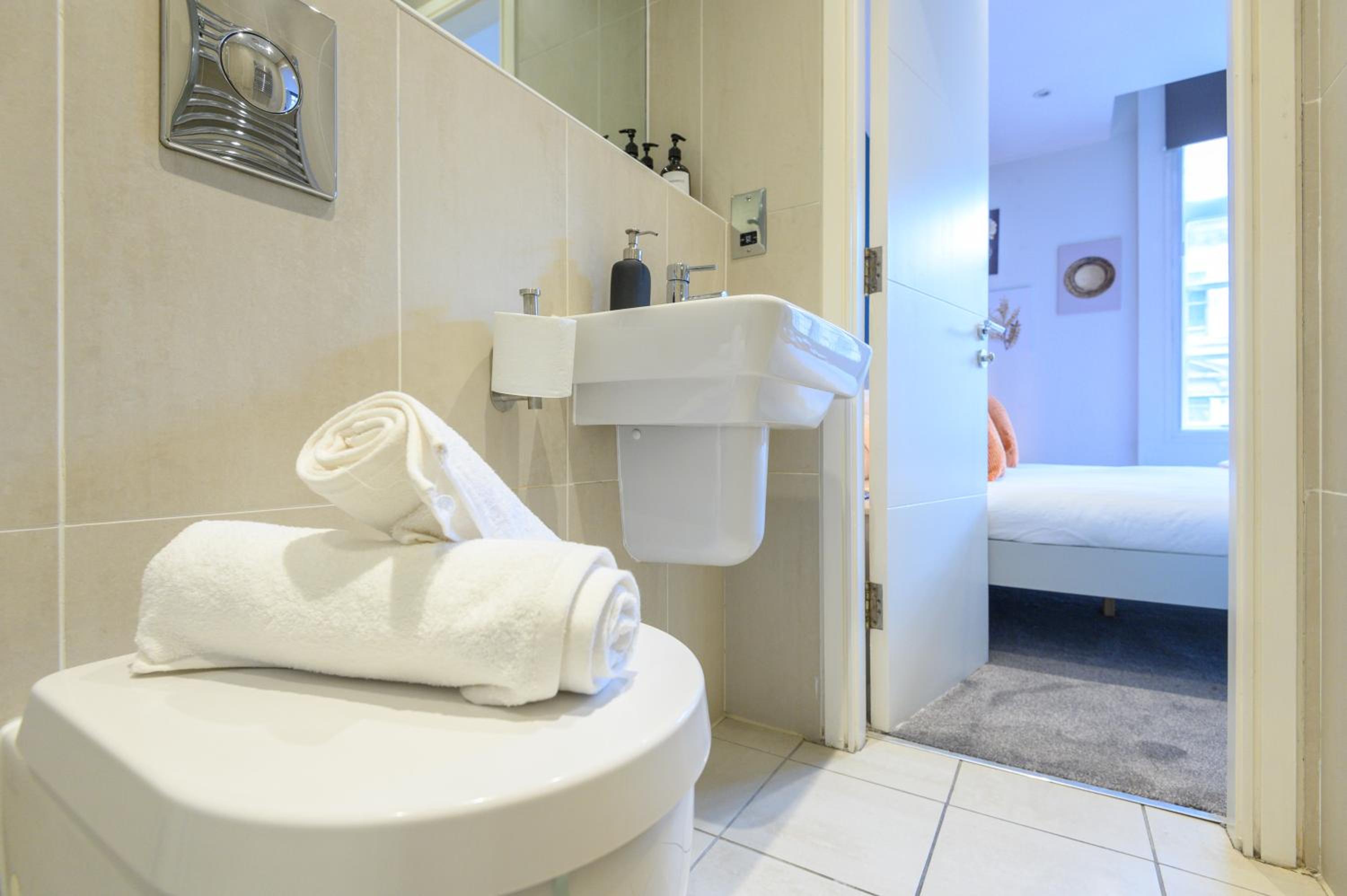 Central Business Class Apartment - Luxury Living
