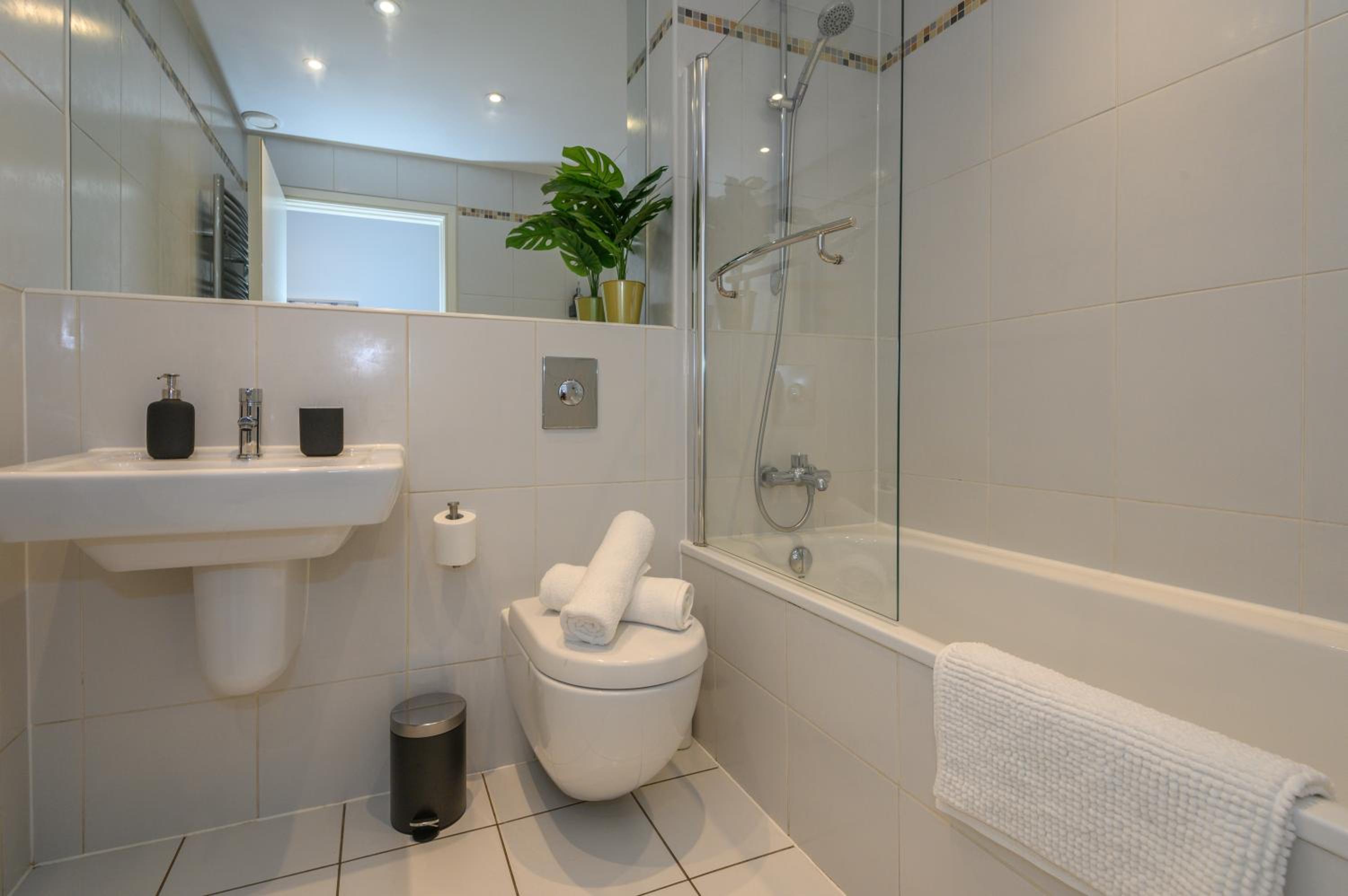 Central Business Class Apartment - Luxury Living