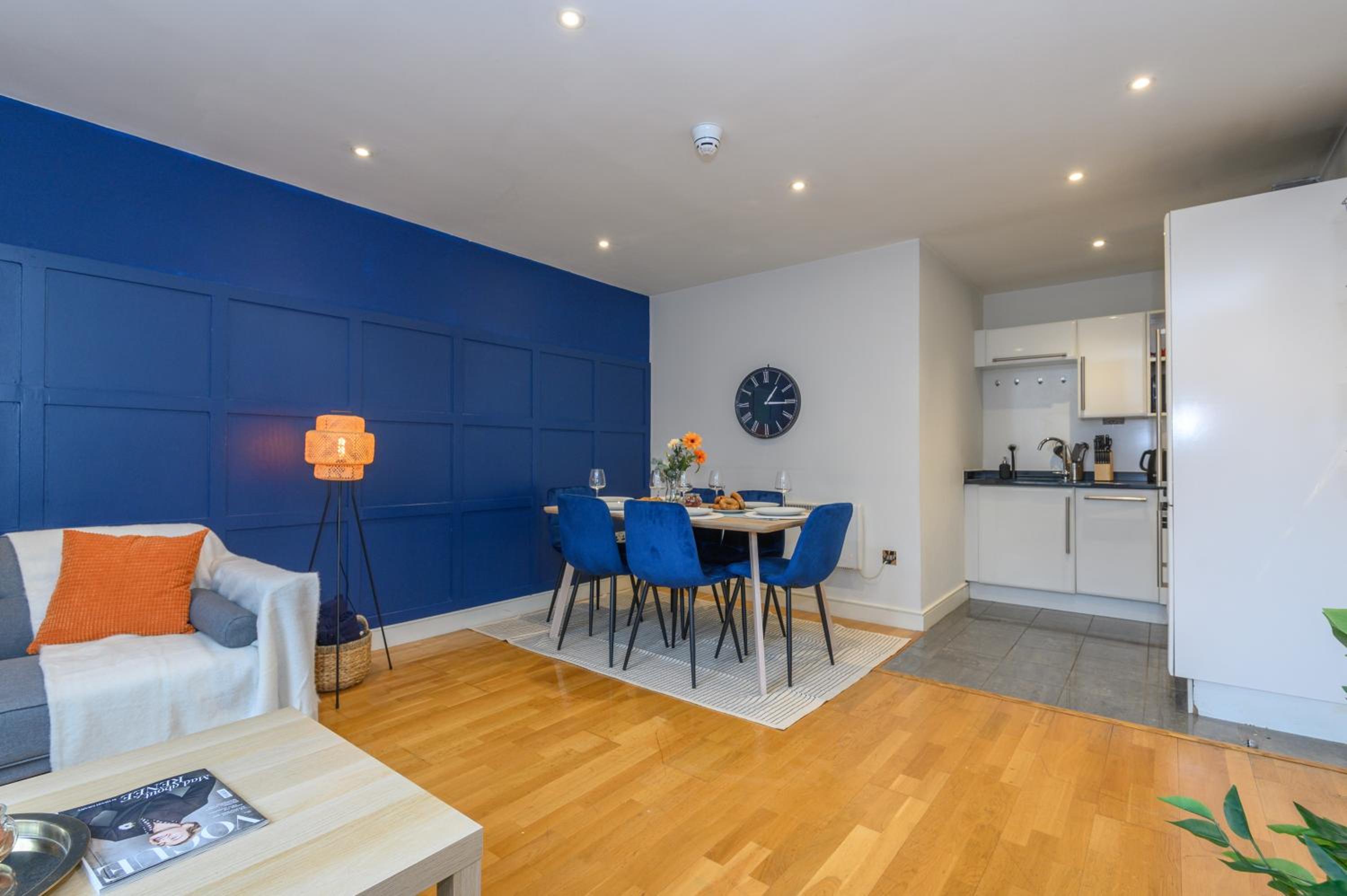 Central Business Class Apartment - Luxury Living