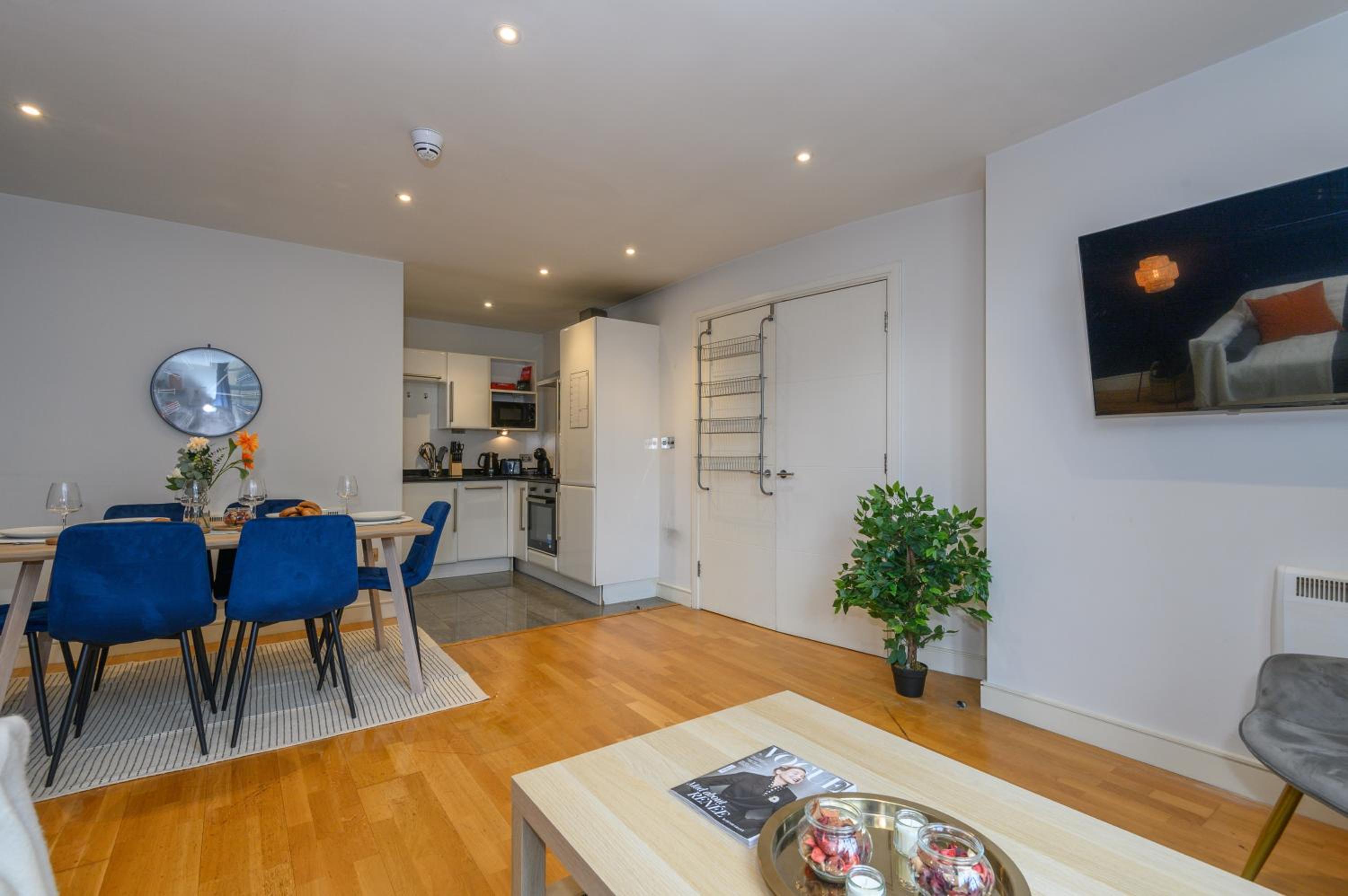 Central Business Class Apartment - Luxury Living