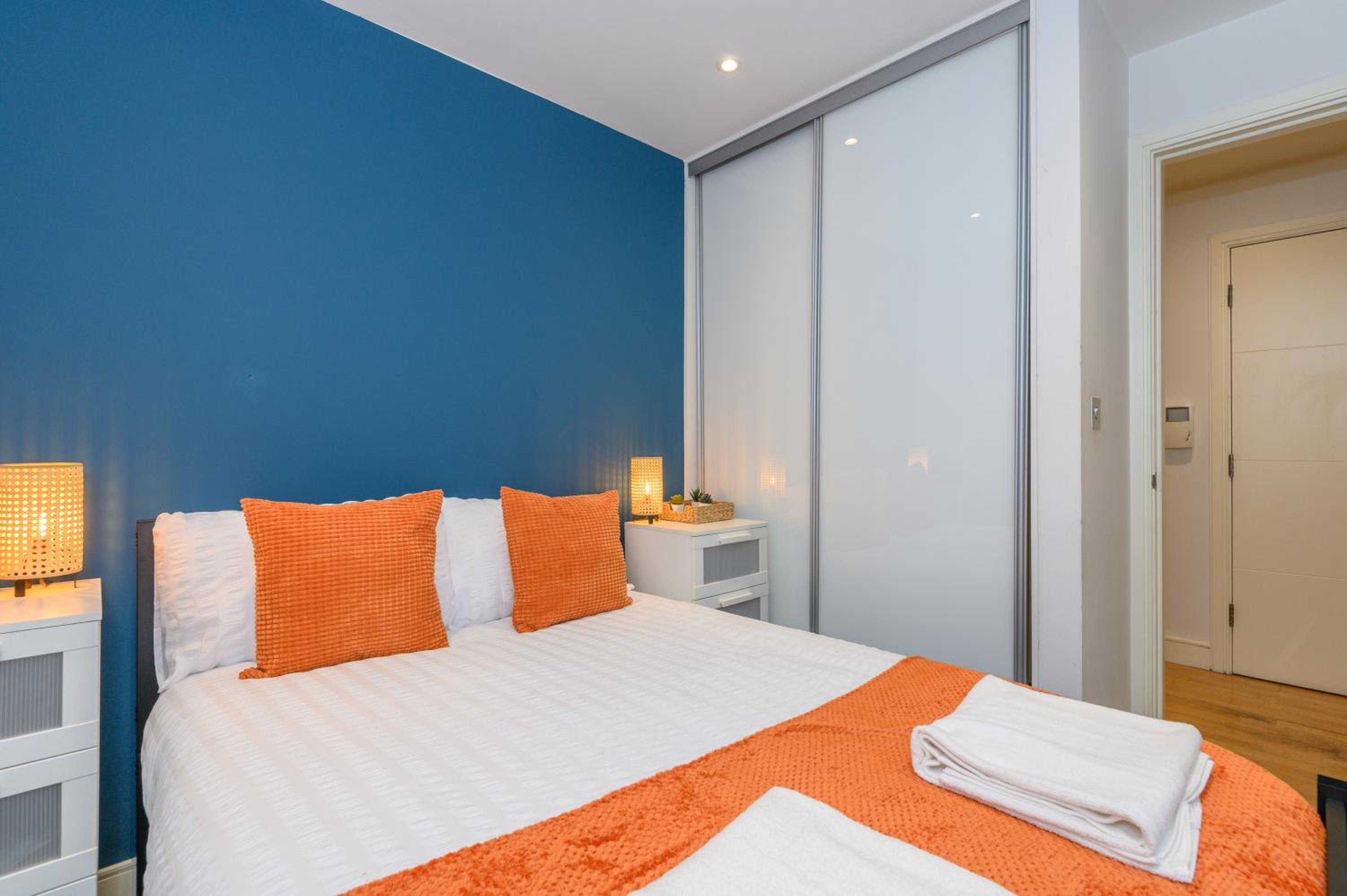 Central Business Class Apartment - Luxury Living