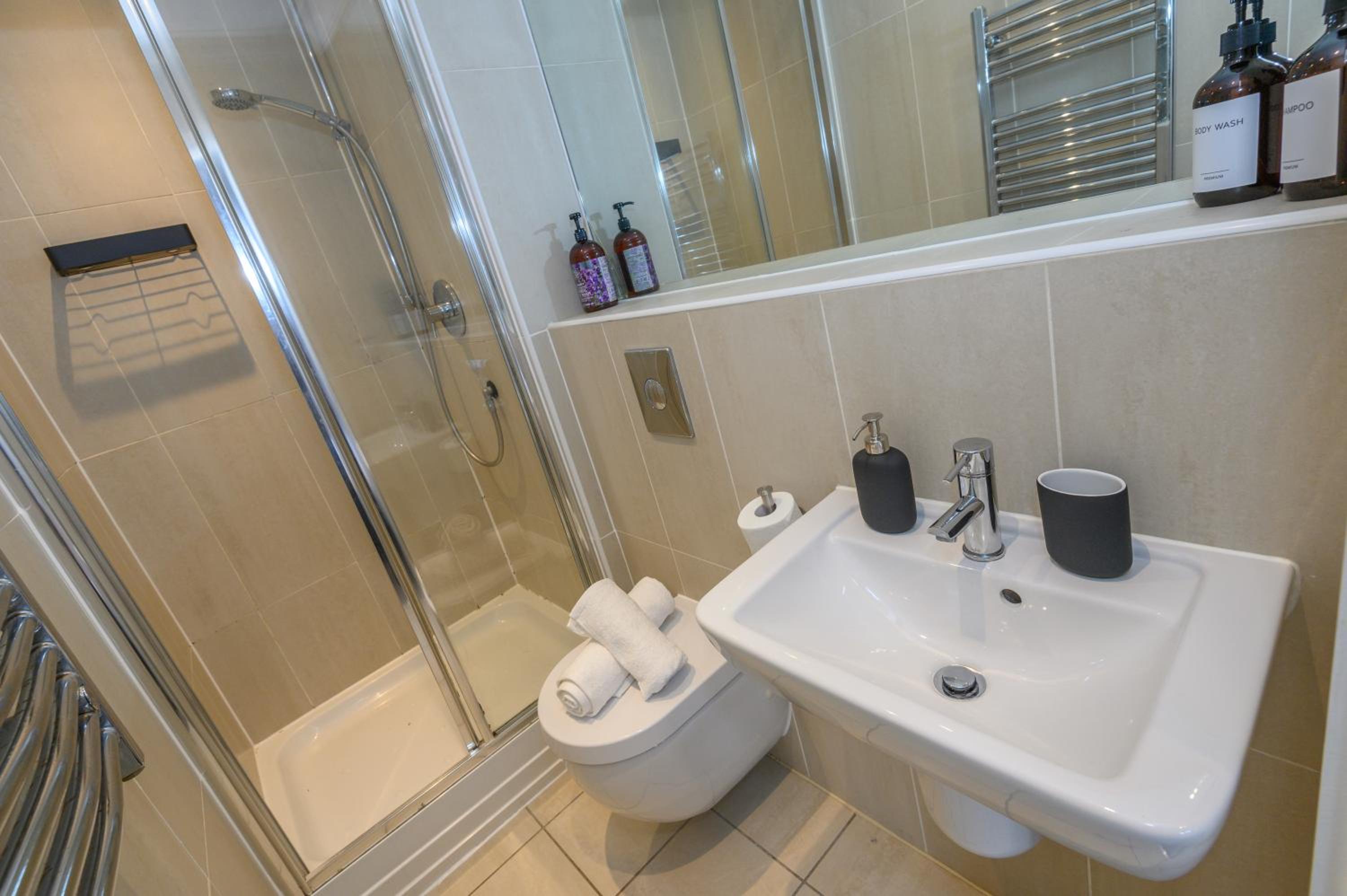 Central Business Class Apartment - Luxury Living