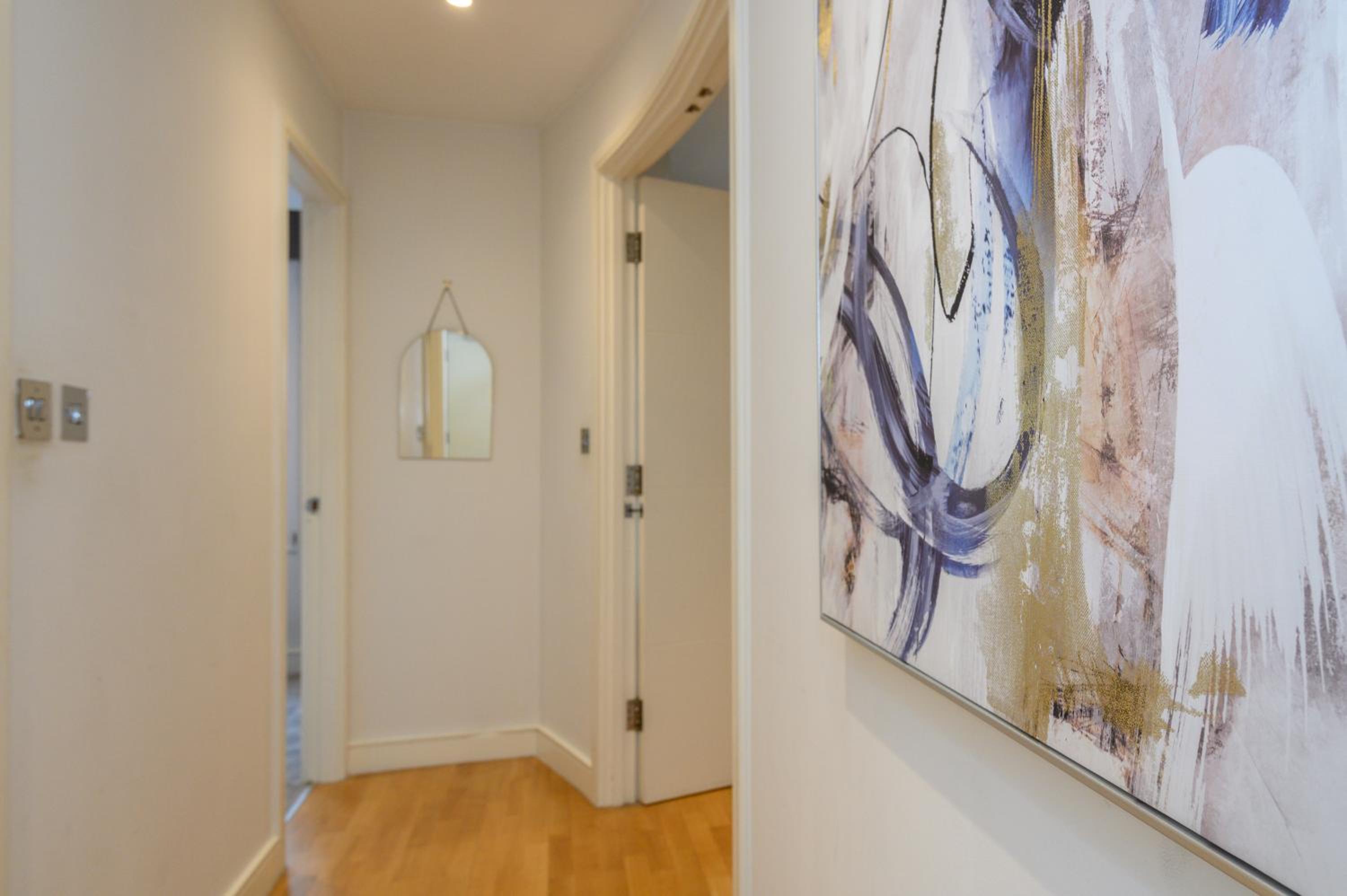 Central Business Class Apartment - Luxury Living