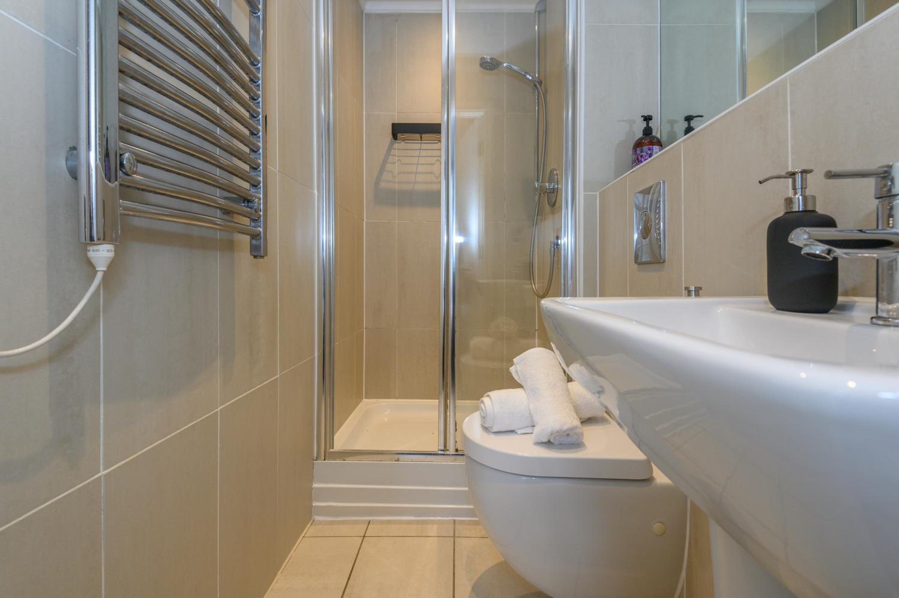 Central Business Class Apartment - Luxury Living
