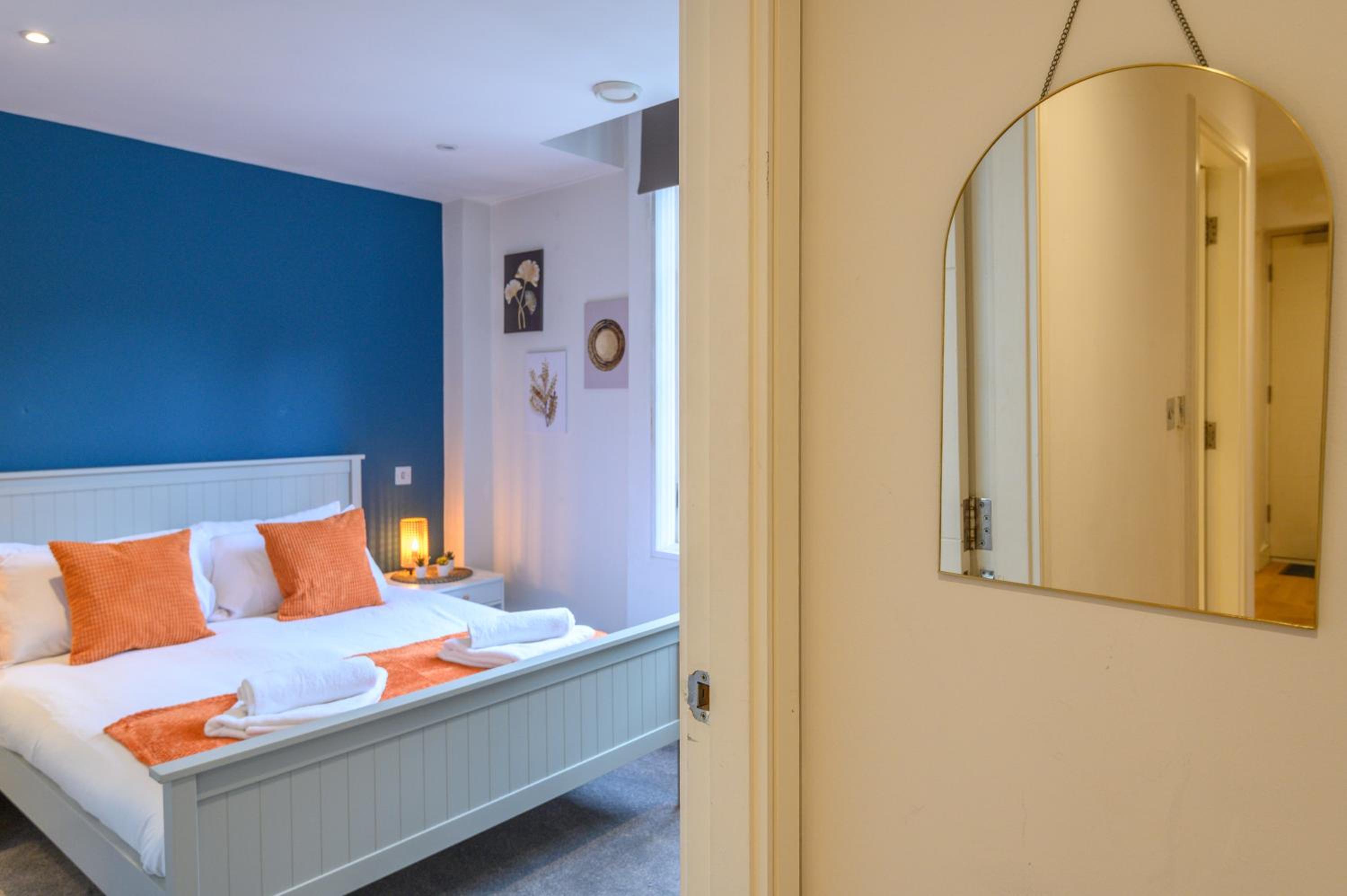 Central Business Class Apartment - Luxury Living