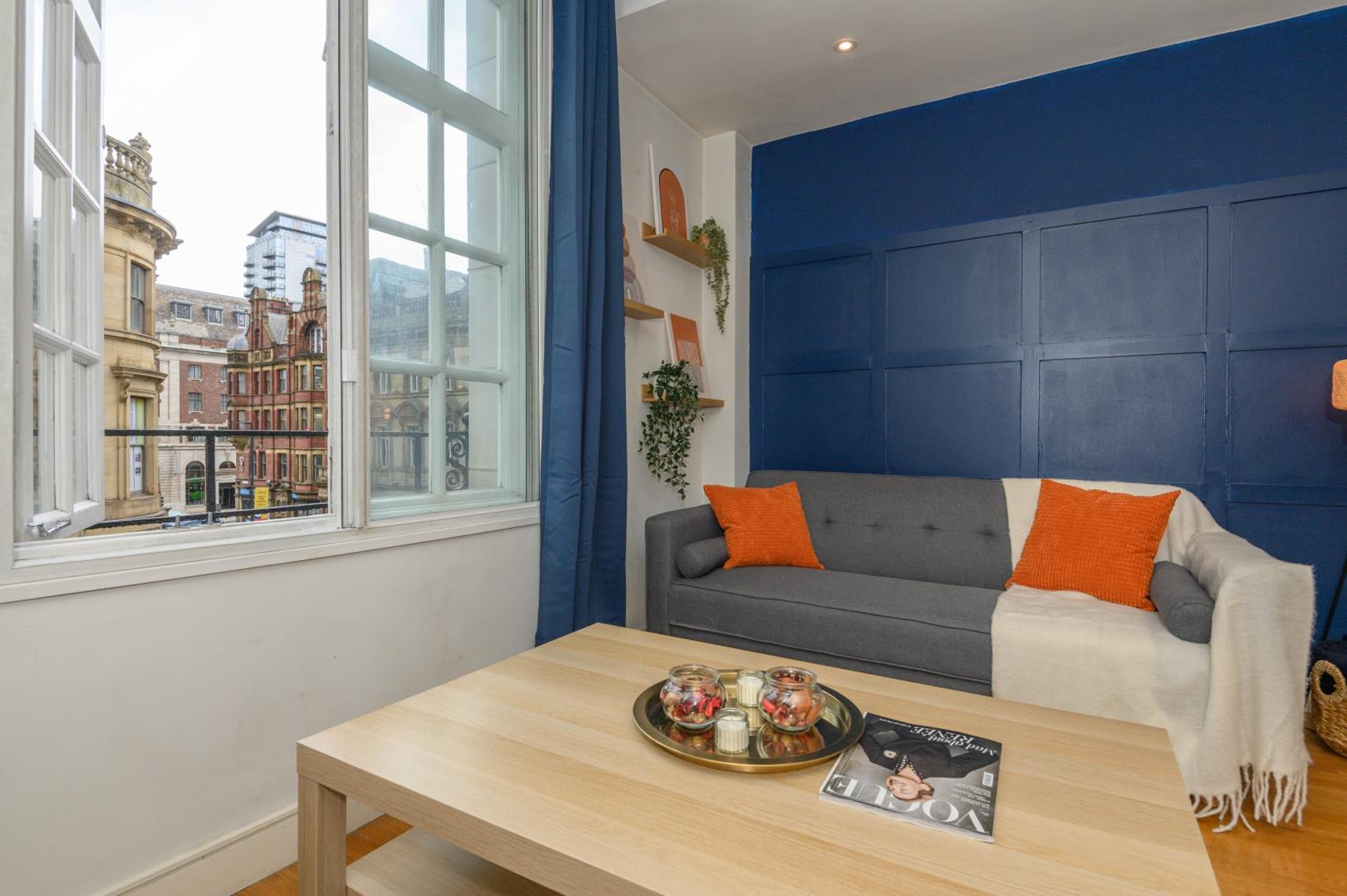Central Business Class Apartment - Luxury Living
