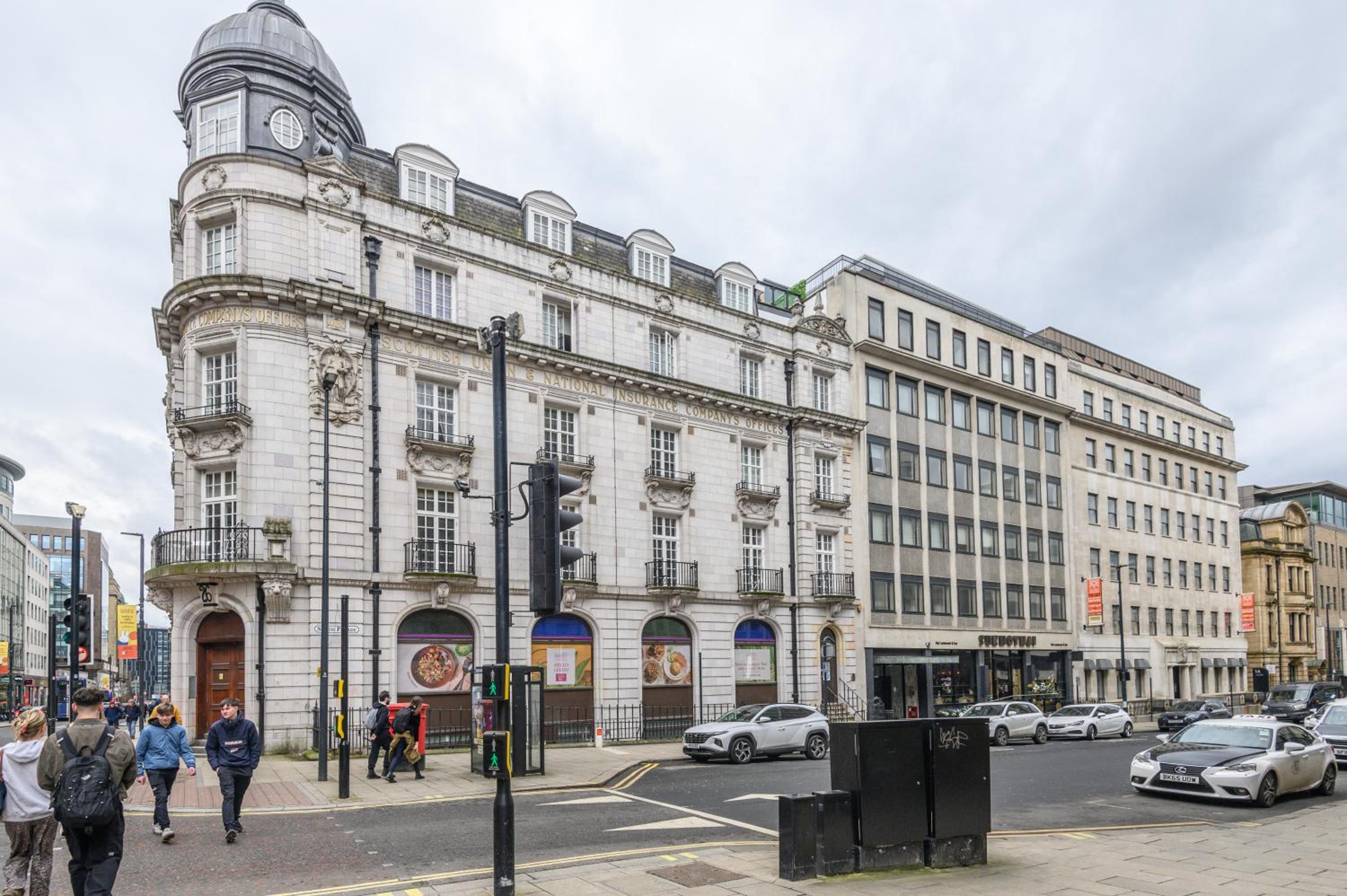 Central Business Class Apartment - Luxury Living