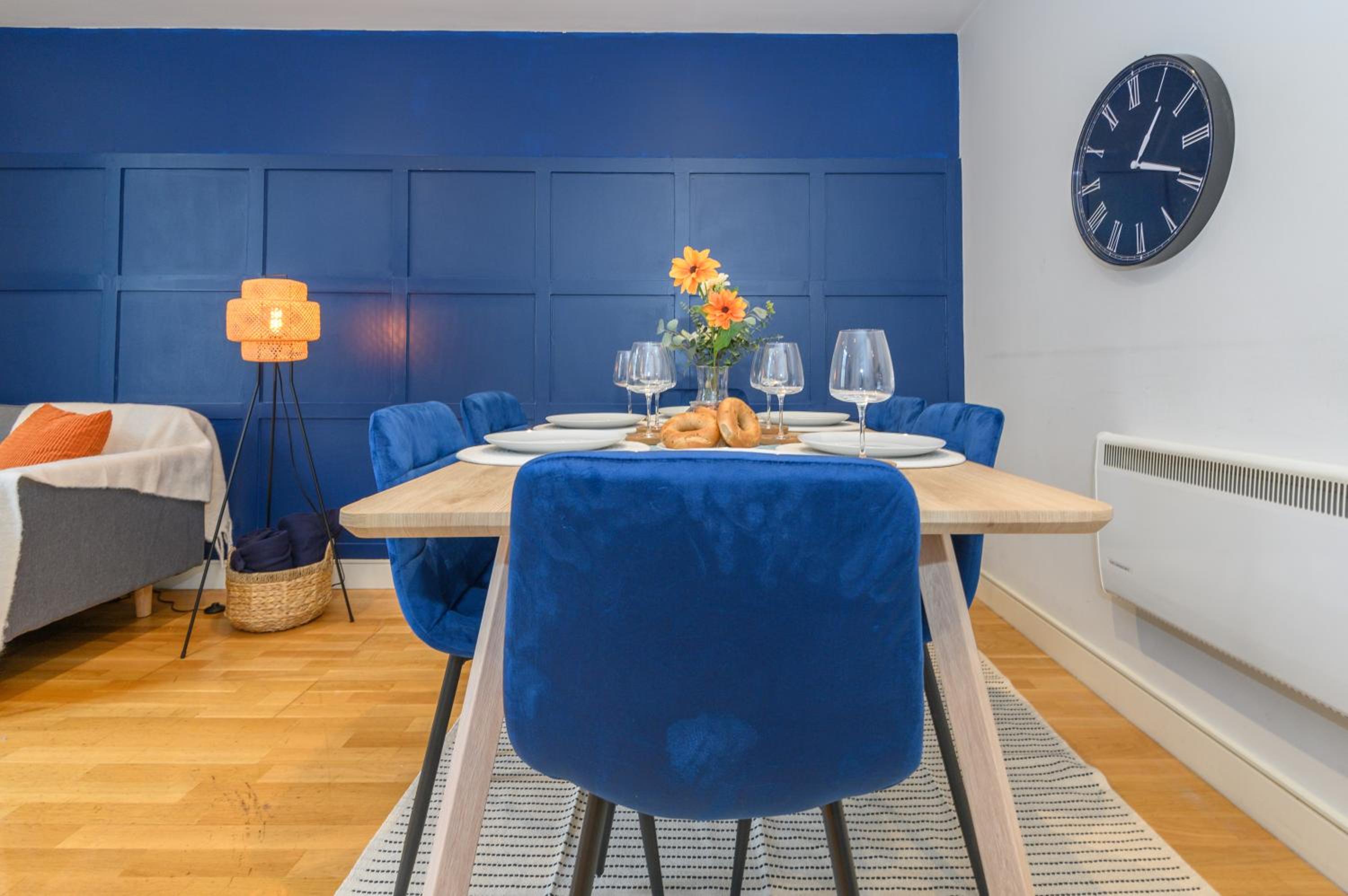 Central Business Class Apartment - Luxury Living