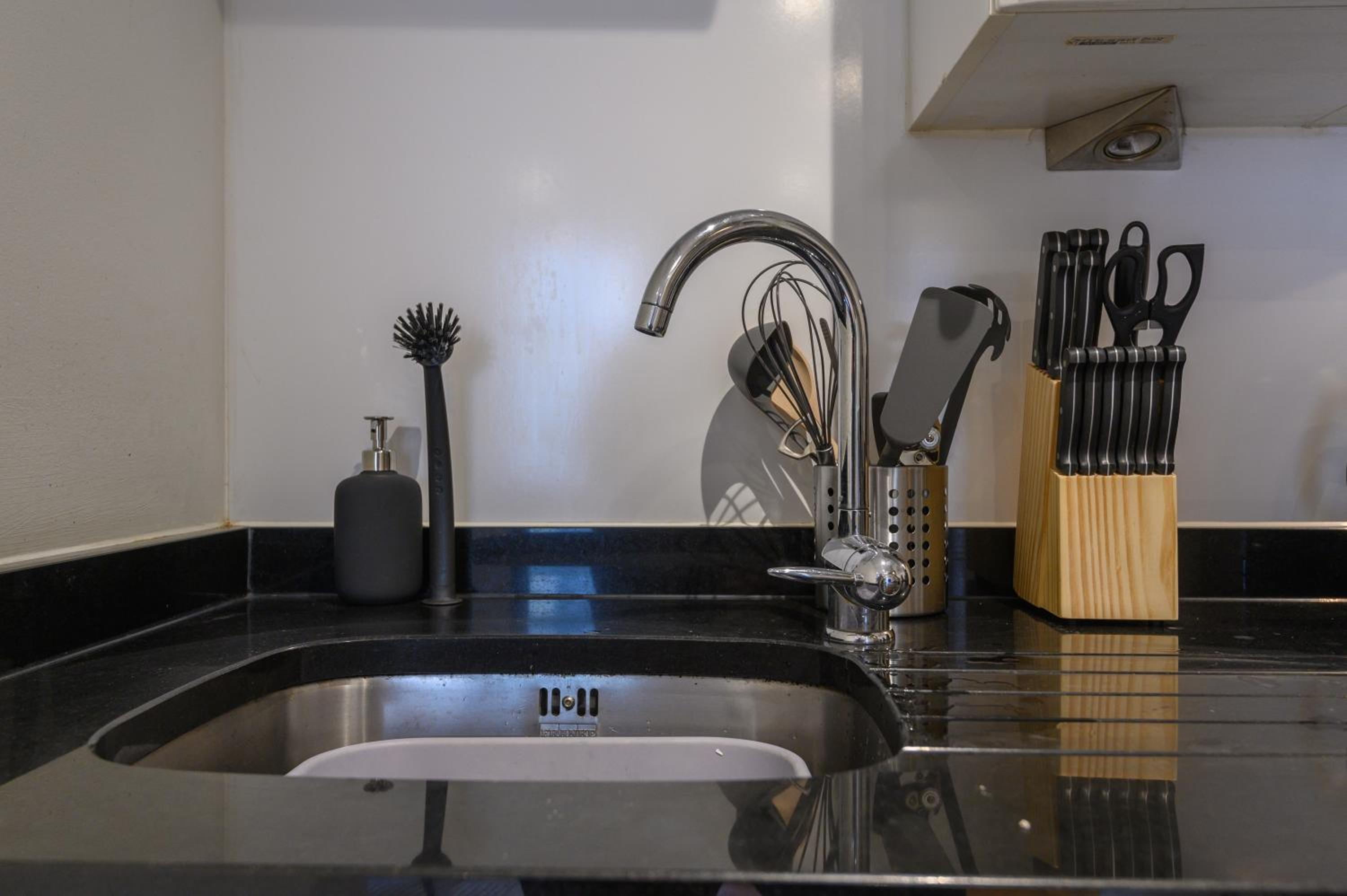 Central Business Class Apartment - Luxury Living