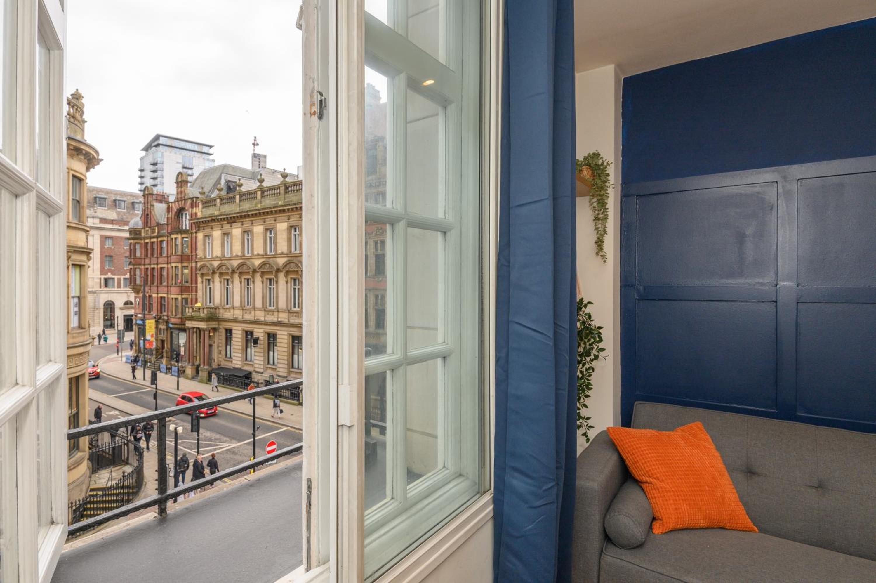 Central Business Class Apartment - Luxury Living