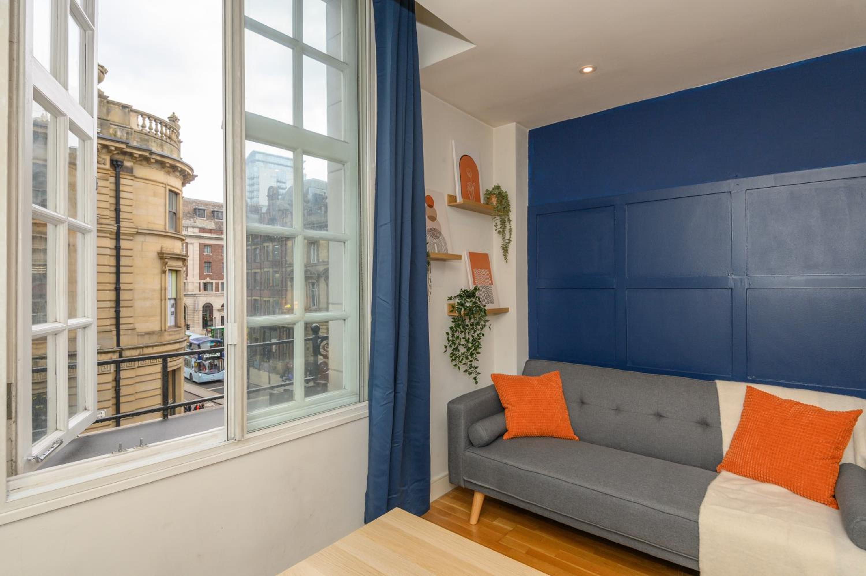 Central Business Class Apartment - Luxury Living