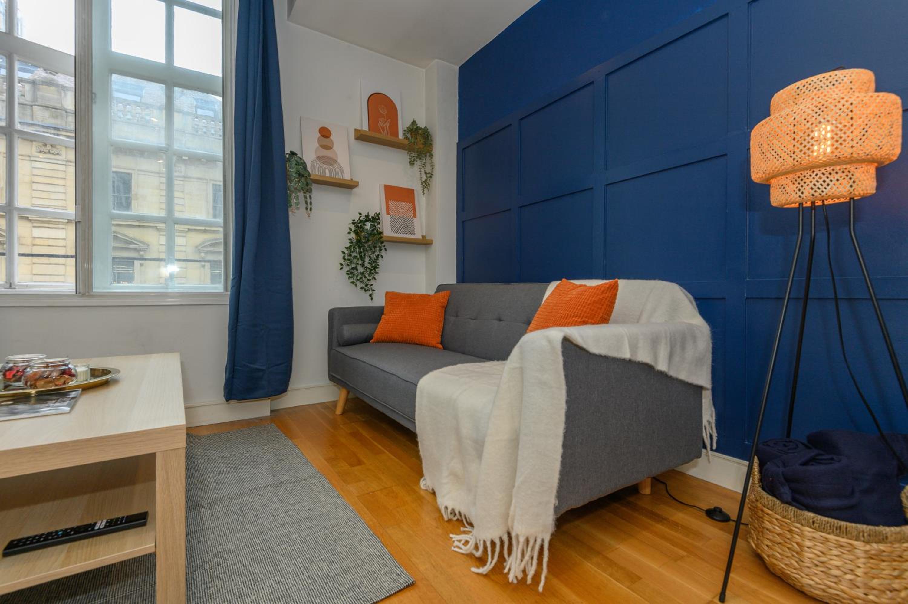 Central Business Class Apartment - Luxury Living