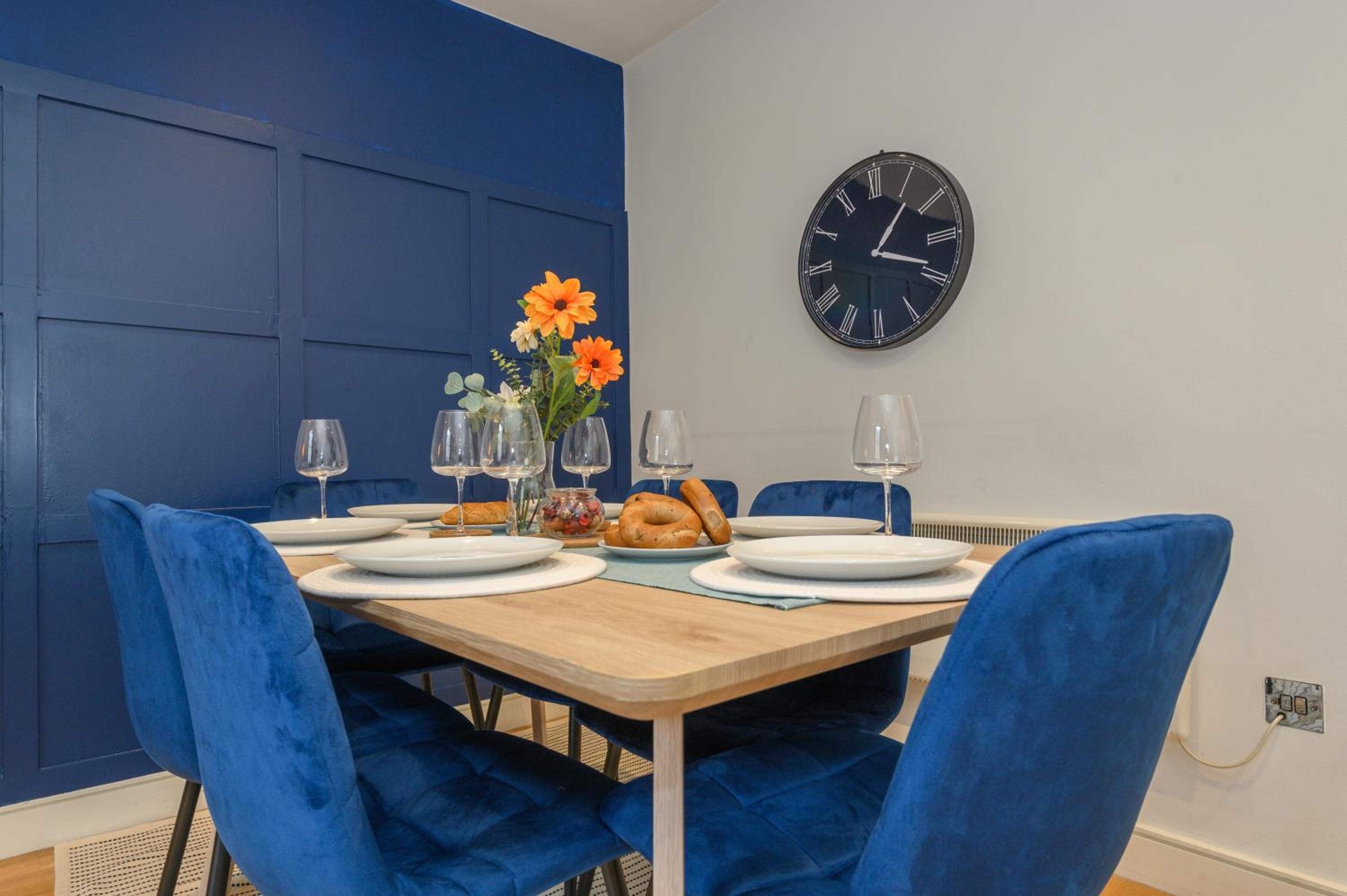 Central Business Class Apartment - Luxury Living