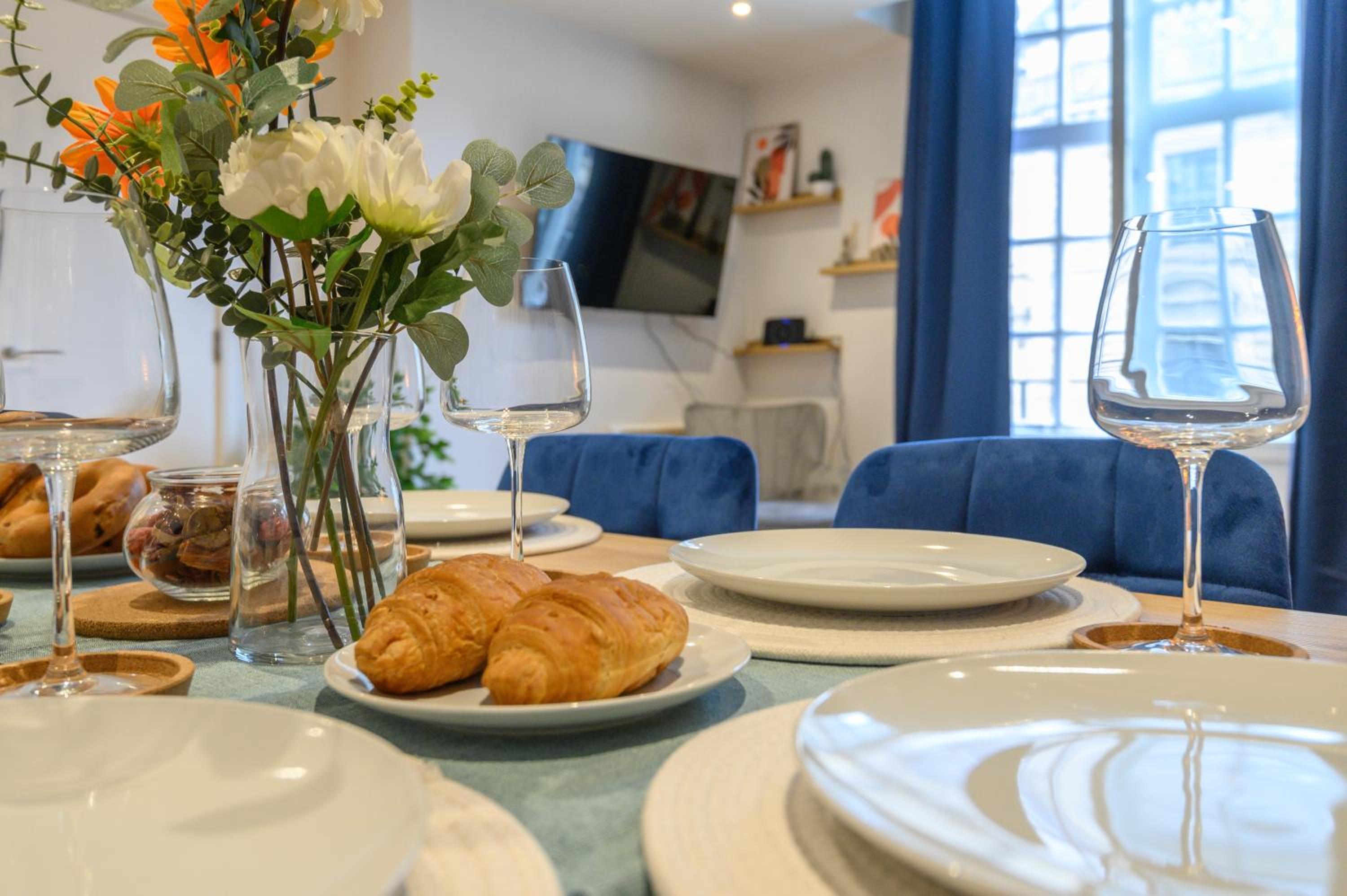 Central Business Class Apartment - Luxury Living