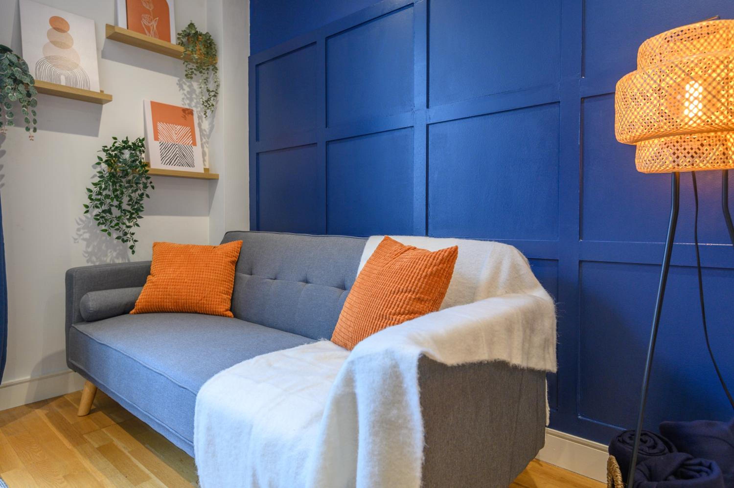 Central Business Class Apartment - Luxury Living