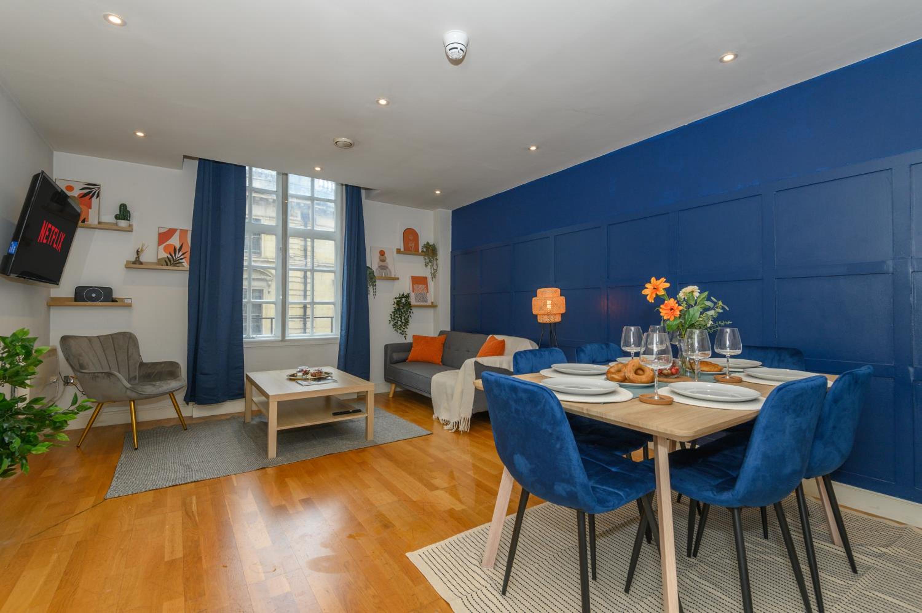 Central Business Class Apartment - Luxury Living