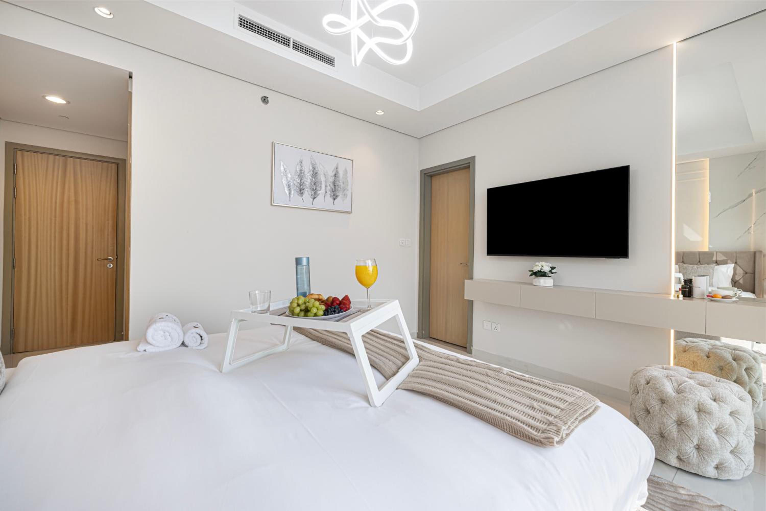 Paramount Midtown by Luxe Living