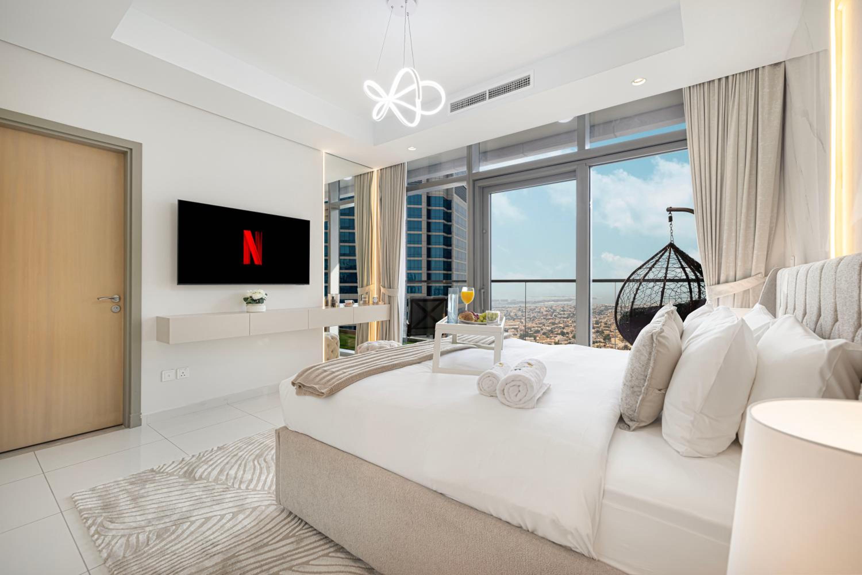 Paramount Midtown by Luxe Living