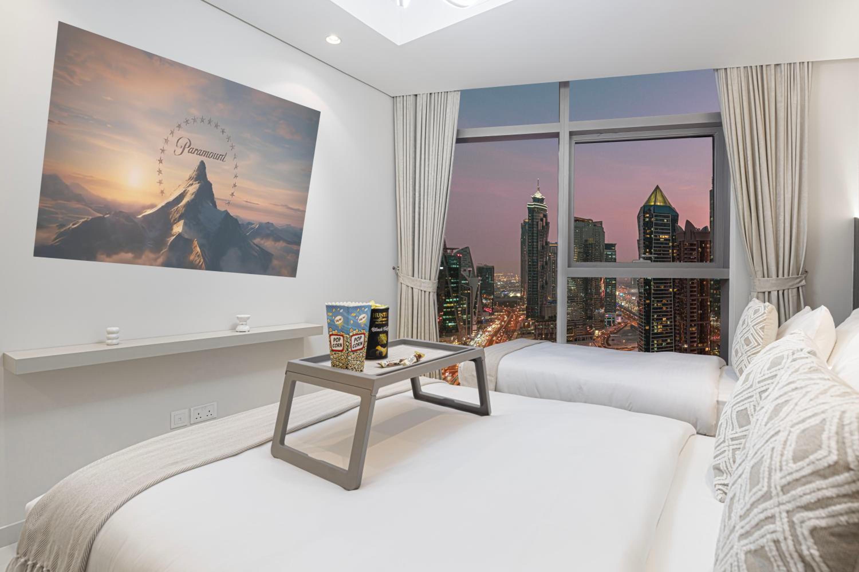 Paramount Midtown by Luxe Living