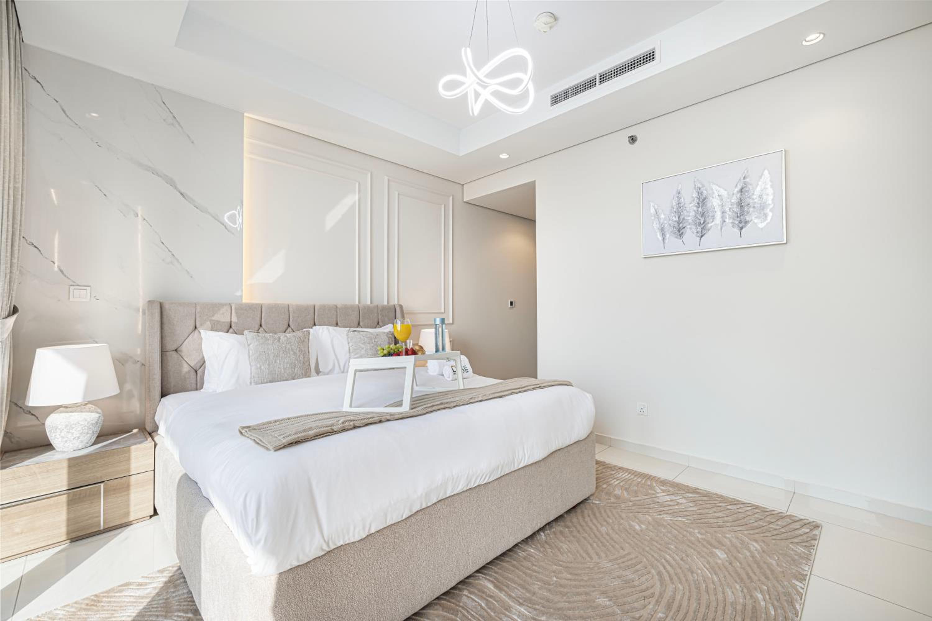 Paramount Midtown by Luxe Living