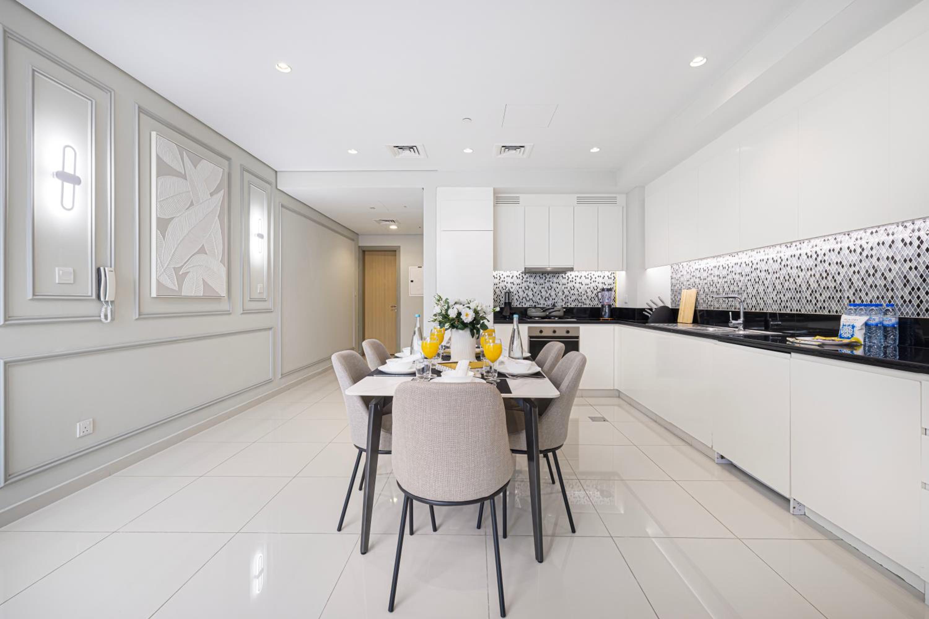 Paramount Midtown by Luxe Living