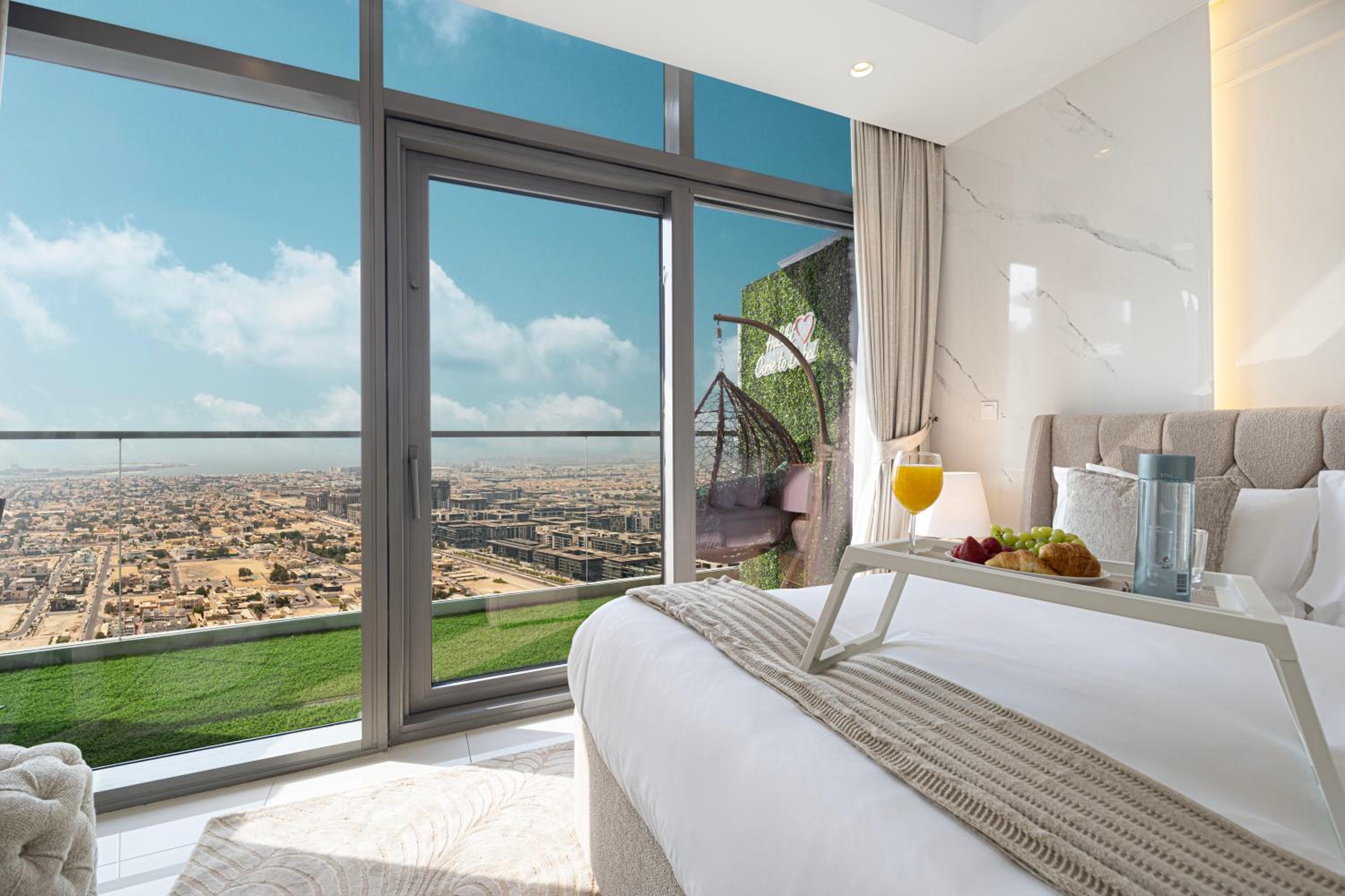 Paramount Midtown by Luxe Living