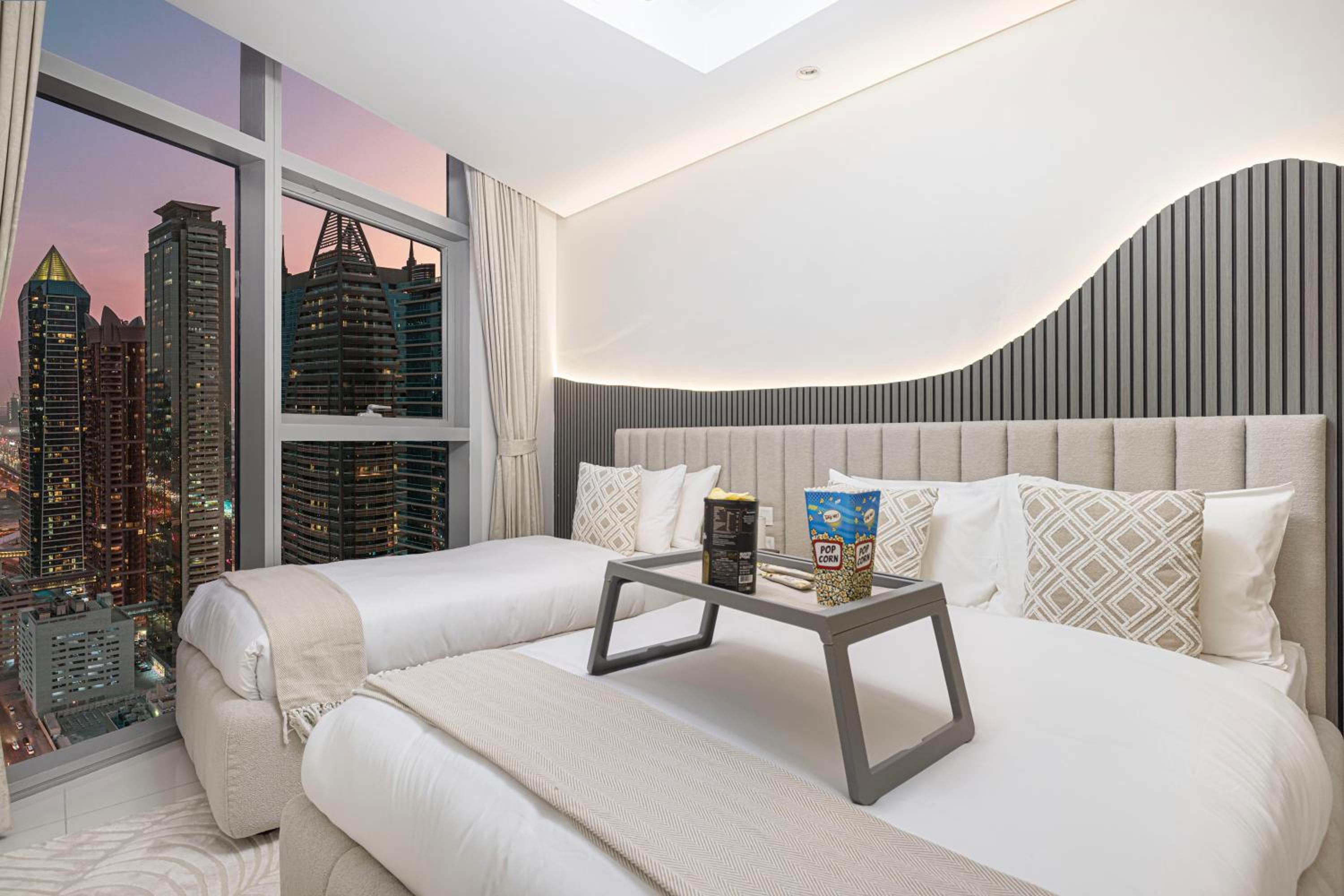 Paramount Midtown by Luxe Living