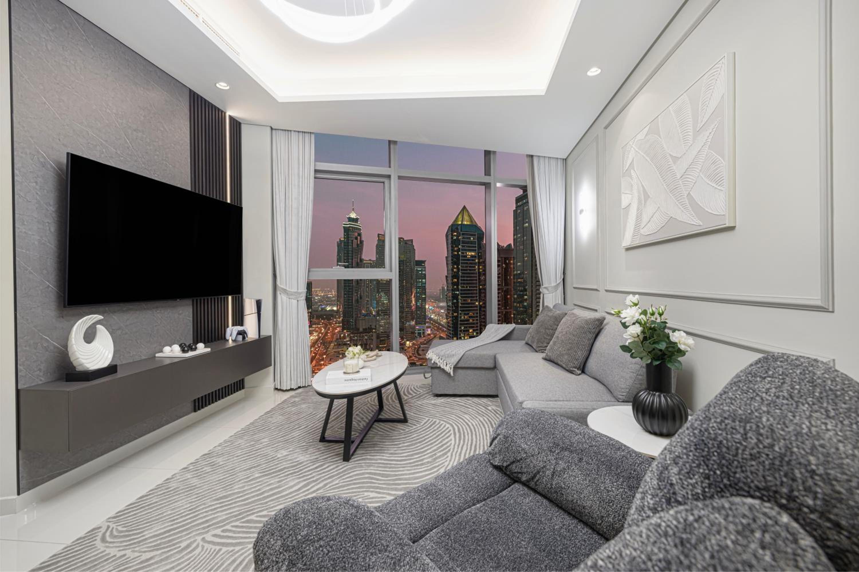 Paramount Midtown by Luxe Living