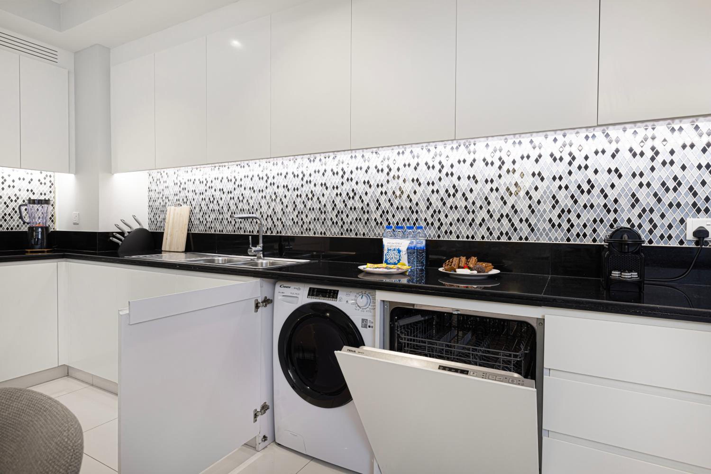 Paramount Midtown by Luxe Living